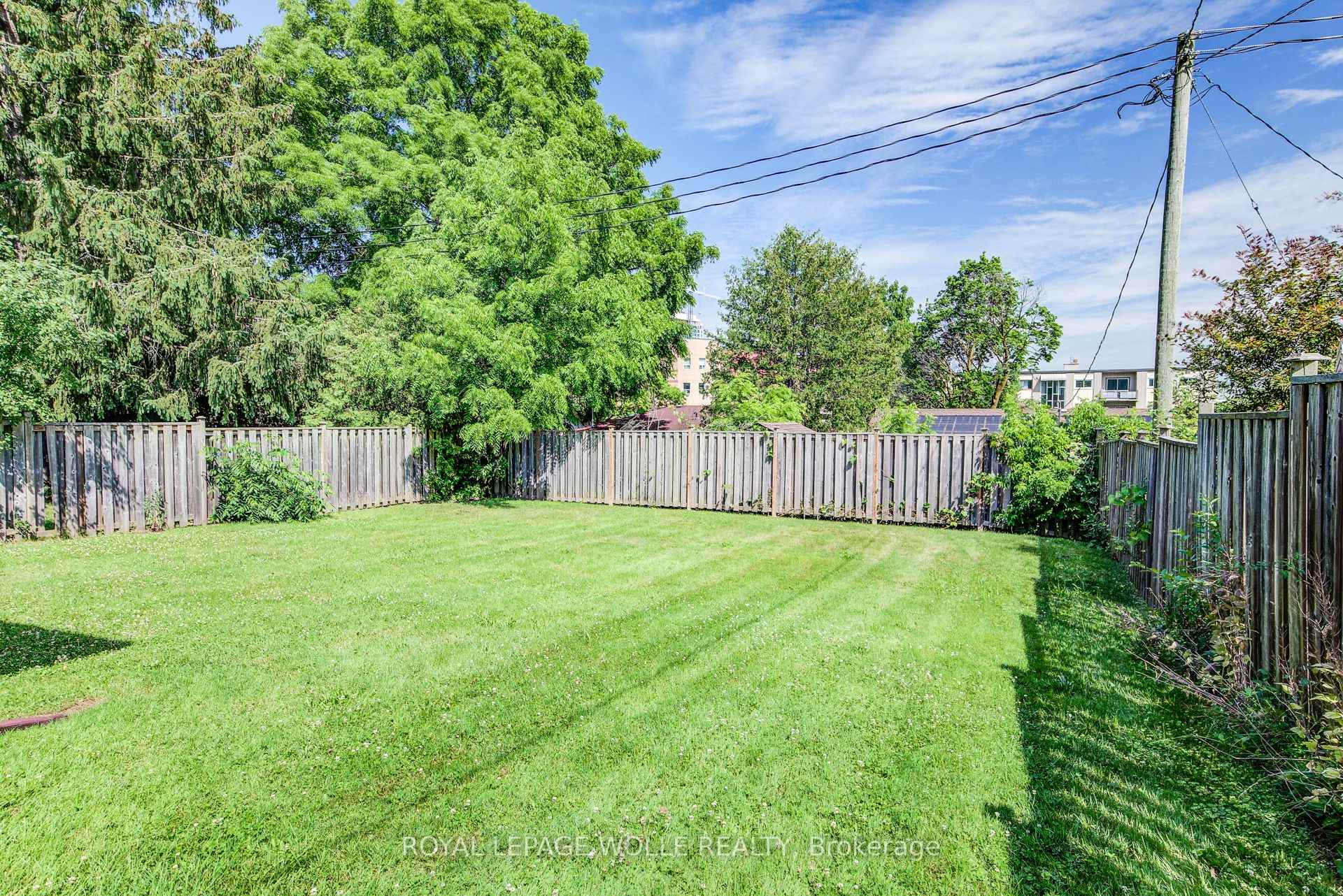 Photo 47 of 139 Elgin Crescent, Waterloo, Downtown Waterloo — HOMEH
