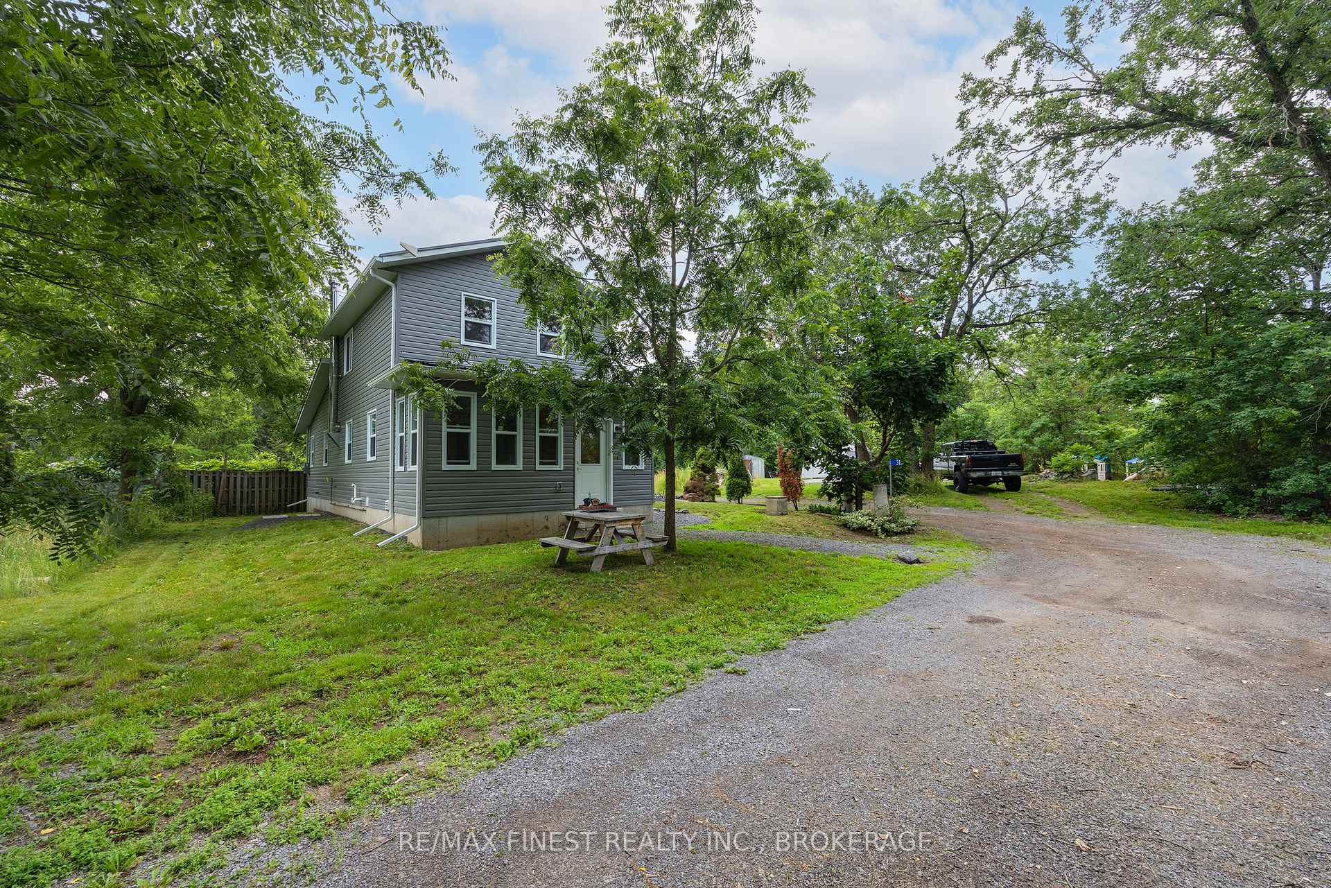 Photo 3 of 31 Ashe Crescent, Belleville, Belleville Ward — HOMEH