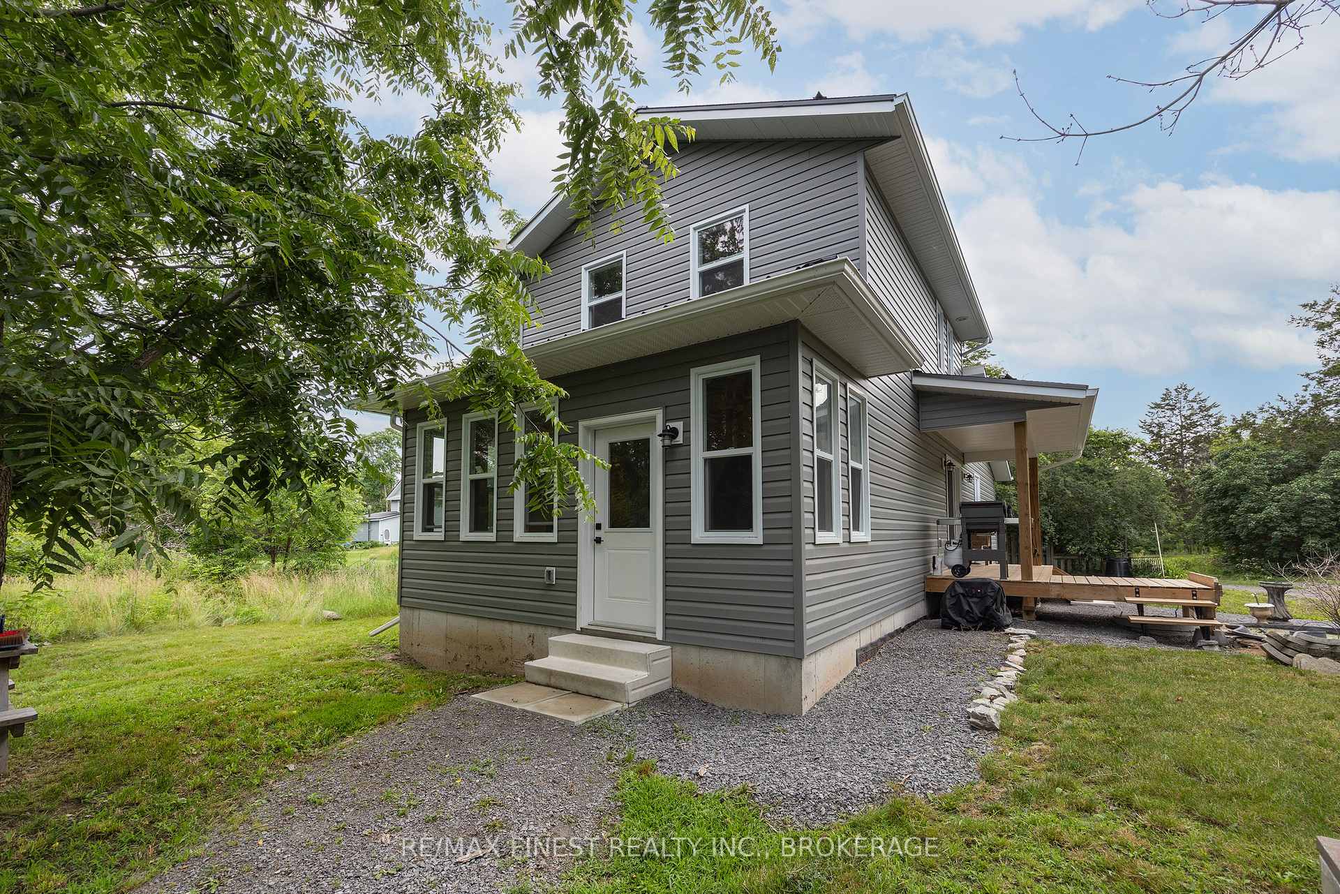 Photo 1 of 31 Ashe Crescent, Belleville, Belleville Ward — HOMEH