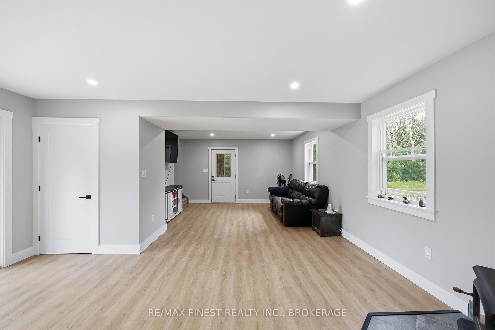 Photo 5 of 31 Ashe Crescent, Belleville, Belleville Ward — HOMEH