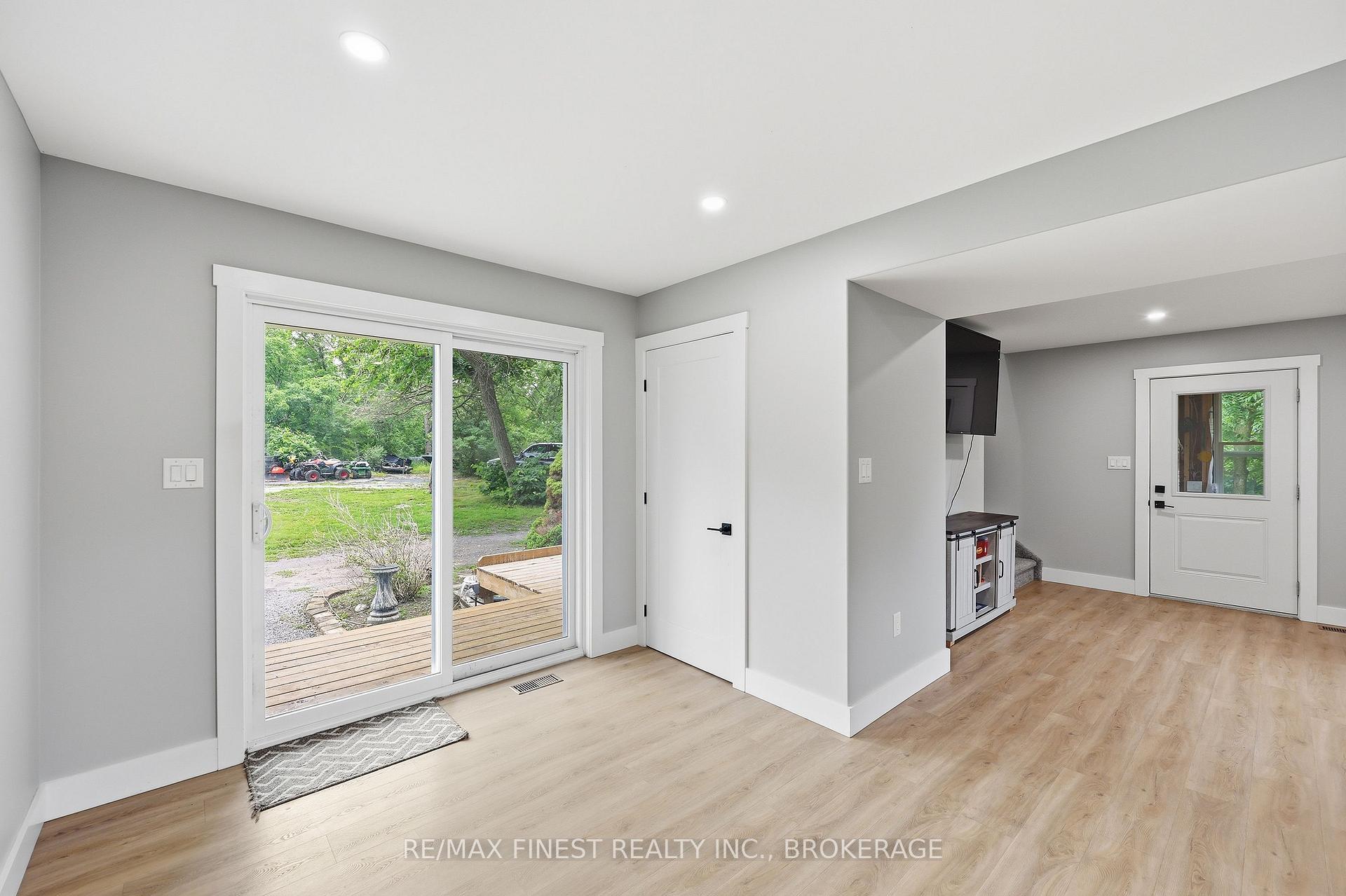Photo 6 of 31 Ashe Crescent, Belleville, Belleville Ward — HOMEH