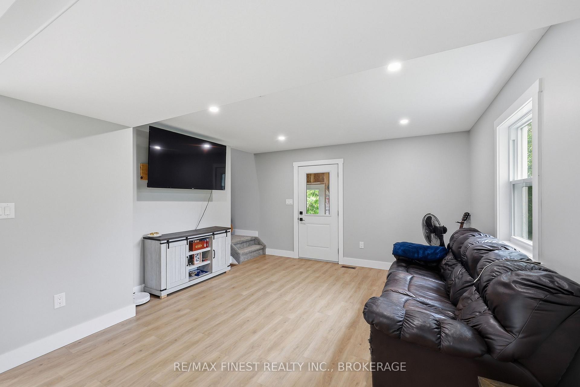 Photo 7 of 31 Ashe Crescent, Belleville, Belleville Ward — HOMEH