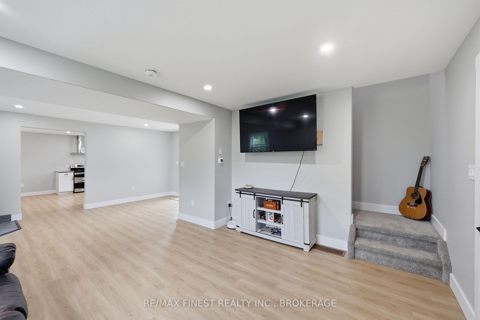 Photo 10 of 31 Ashe Crescent, Belleville, Belleville Ward — HOMEH