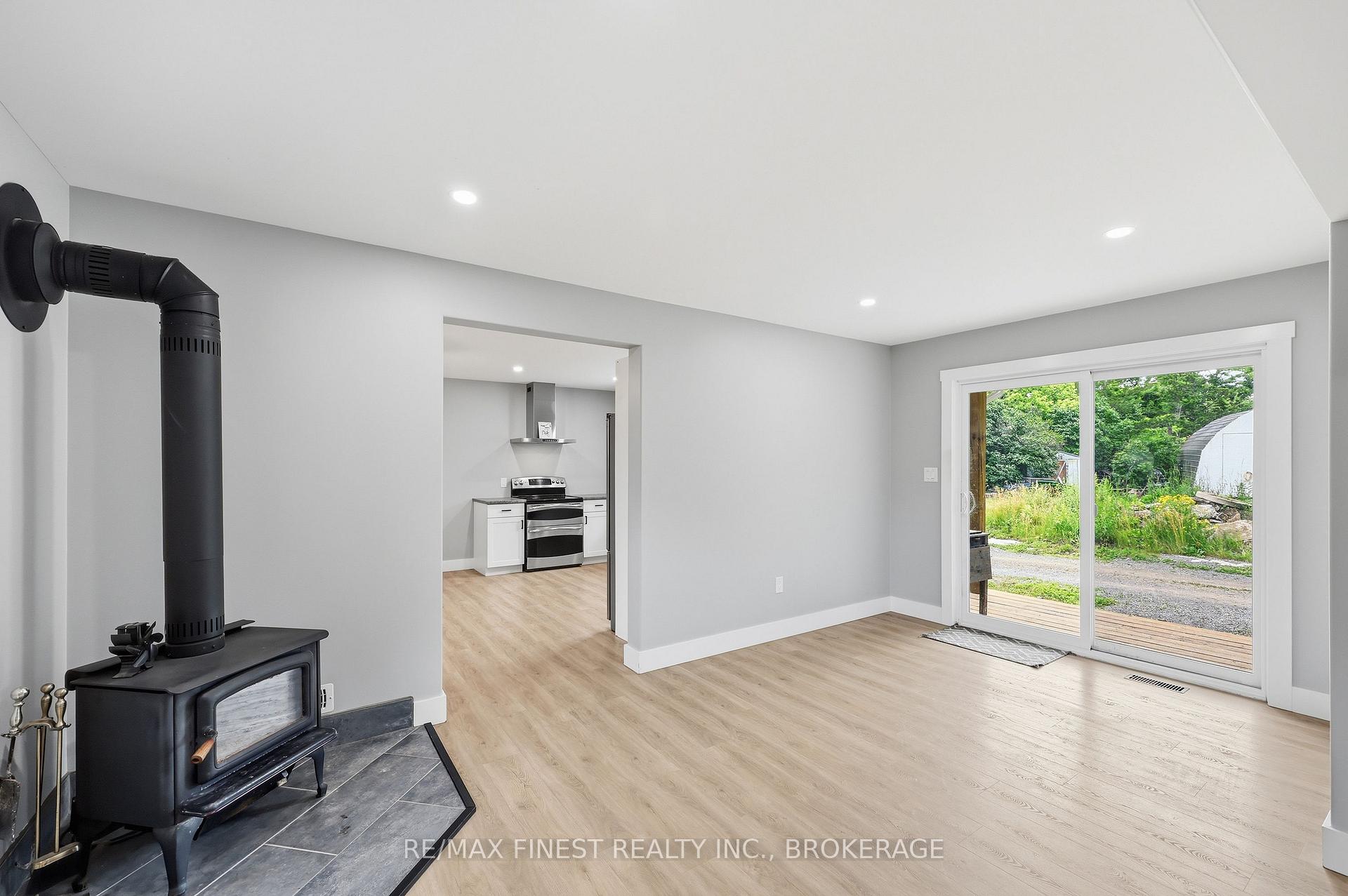 Photo 12 of 31 Ashe Crescent, Belleville, Belleville Ward — HOMEH
