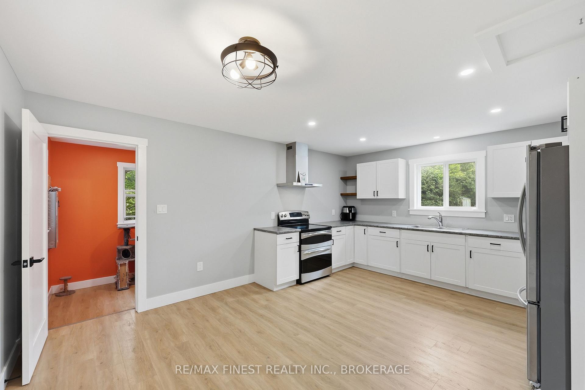 Photo 13 of 31 Ashe Crescent, Belleville, Belleville Ward — HOMEH