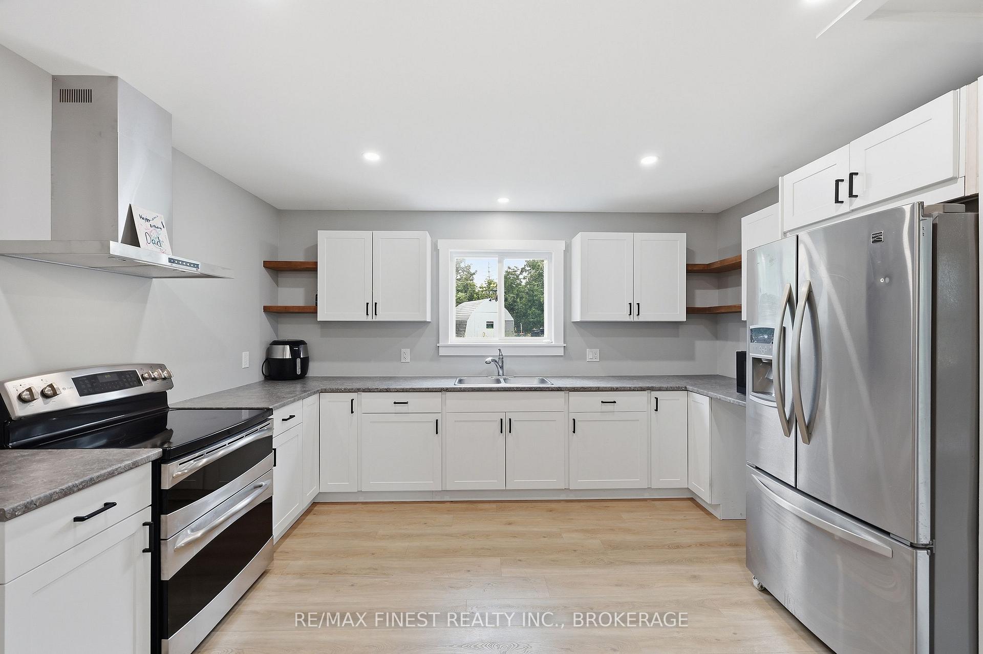 Photo 14 of 31 Ashe Crescent, Belleville, Belleville Ward — HOMEH