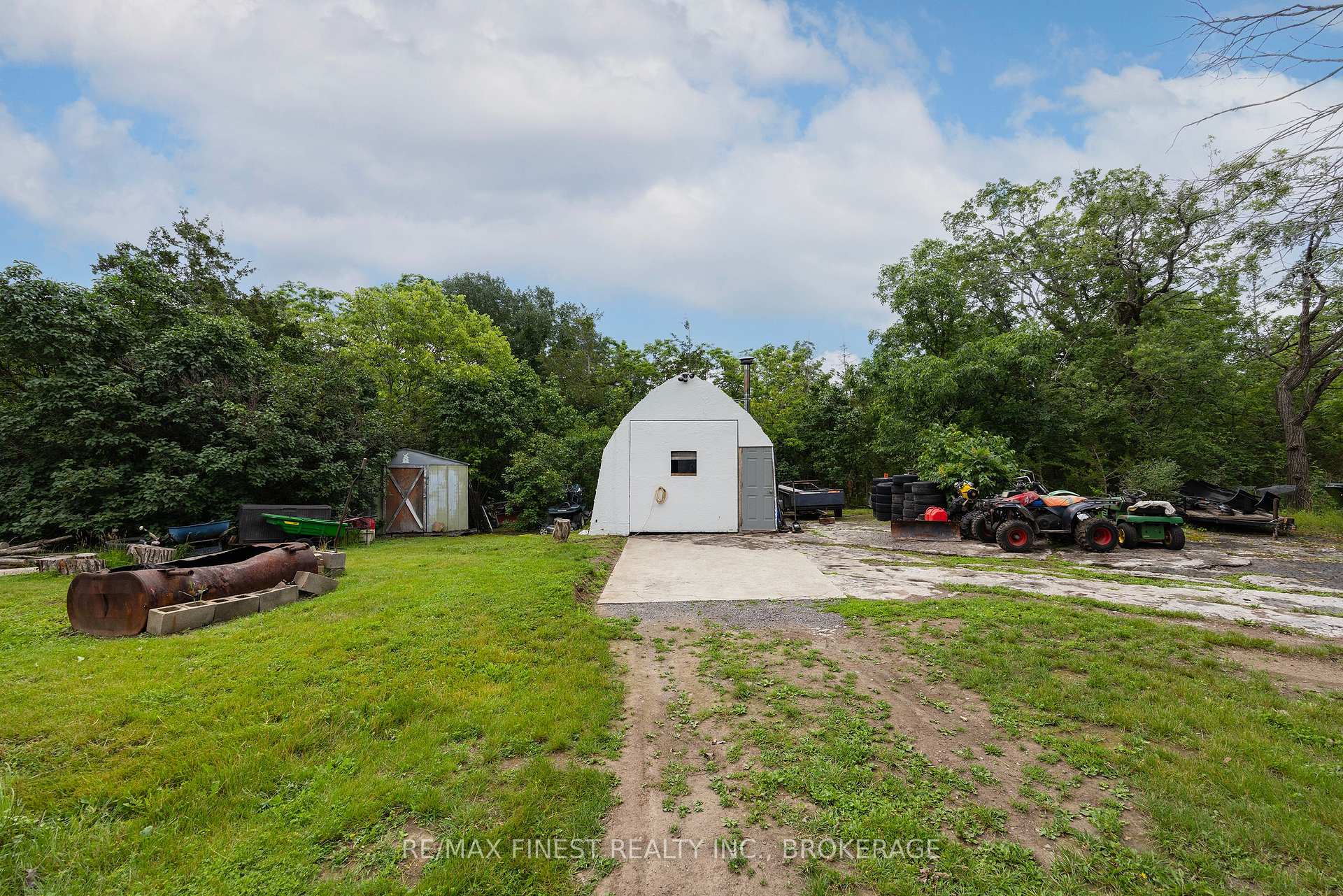 Photo 33 of 31 Ashe Crescent, Belleville, Belleville Ward — HOMEH