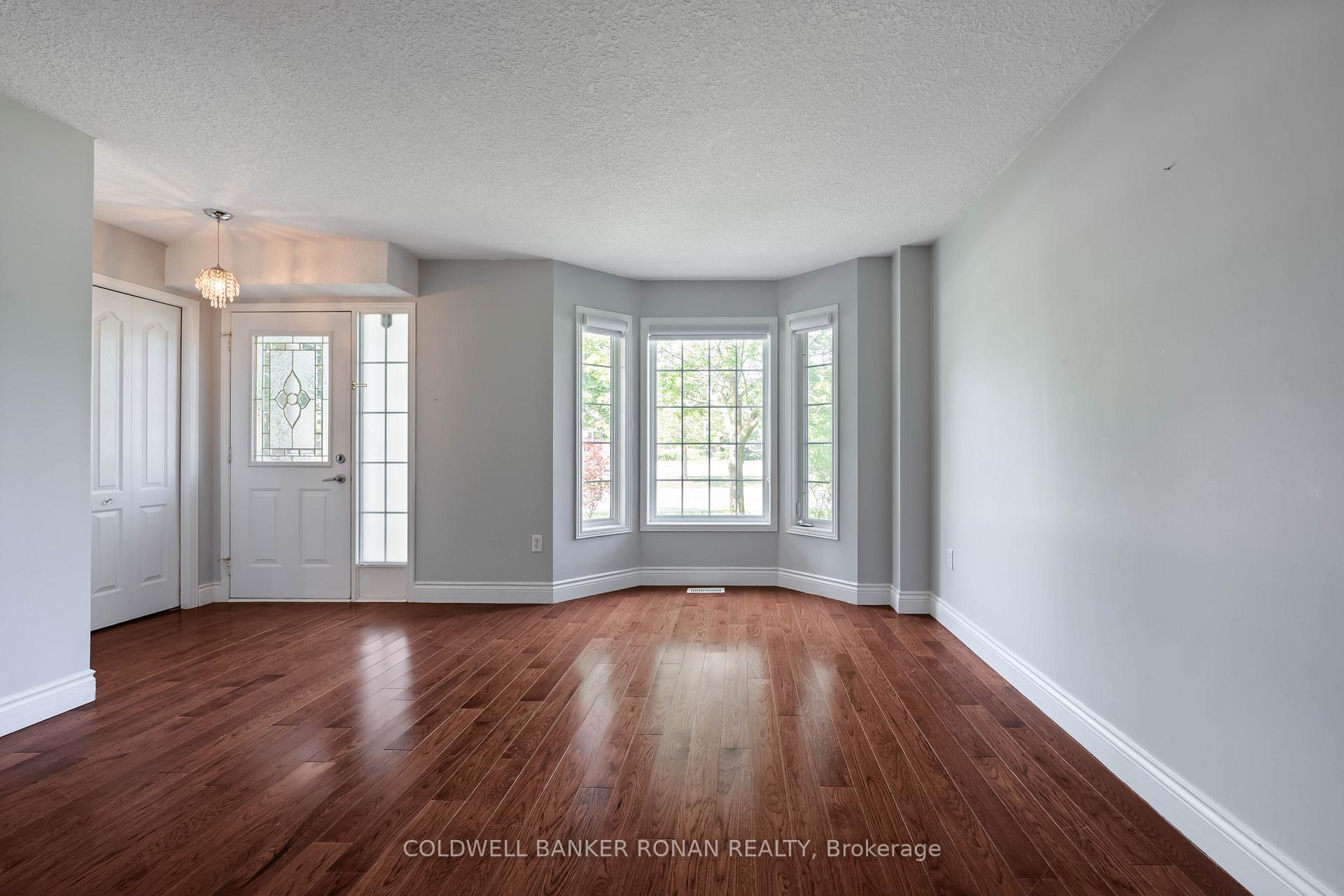 Photo 15 of 77 Montgomery Boulevard, Orangeville — HOMEH