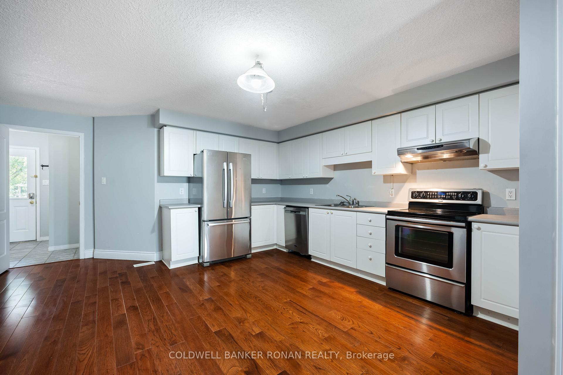 Photo 17 of 77 Montgomery Boulevard, Orangeville — HOMEH