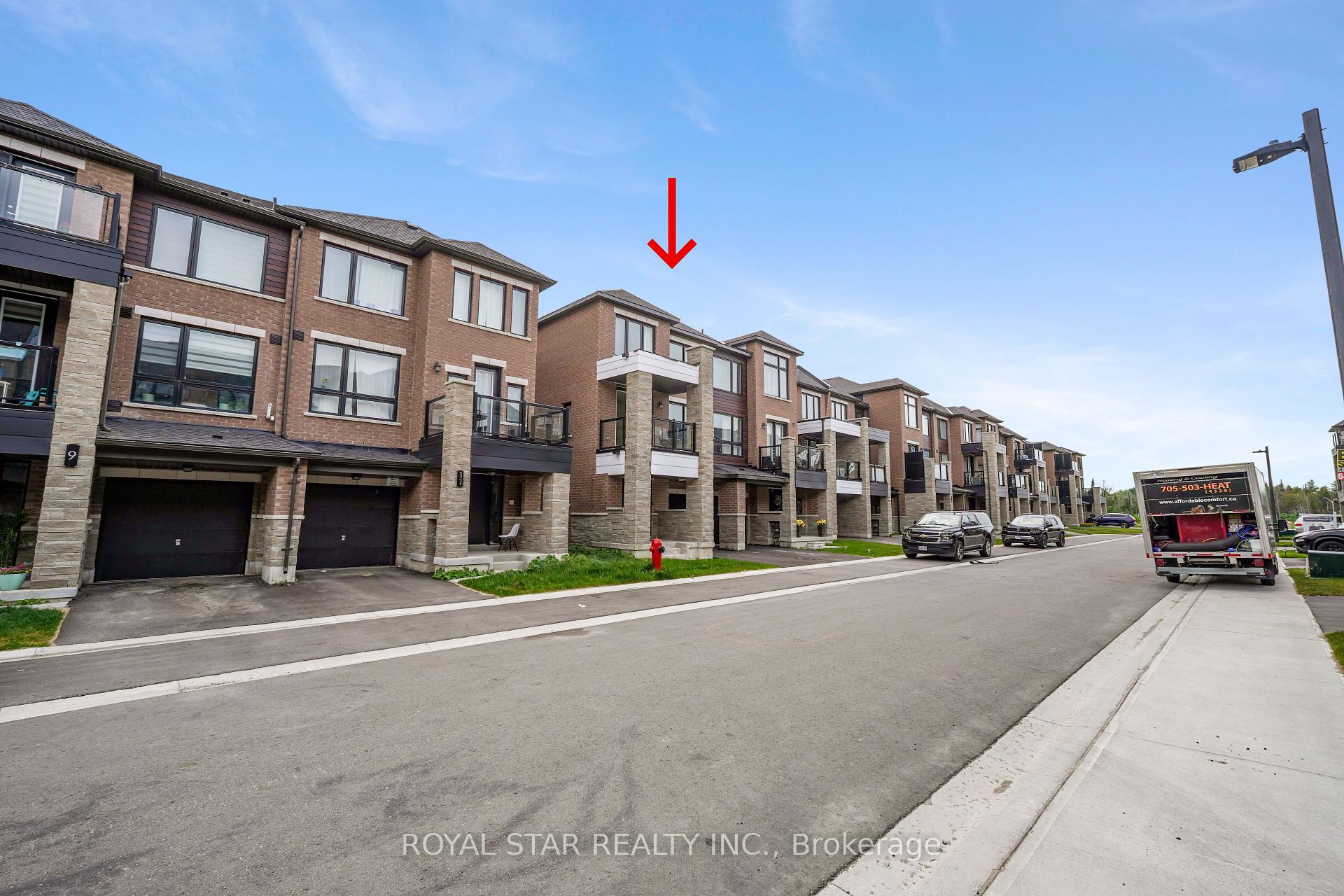 Photo 2 of 13 Red Maple Lane, Barrie, Innis-Shore — HOMEH