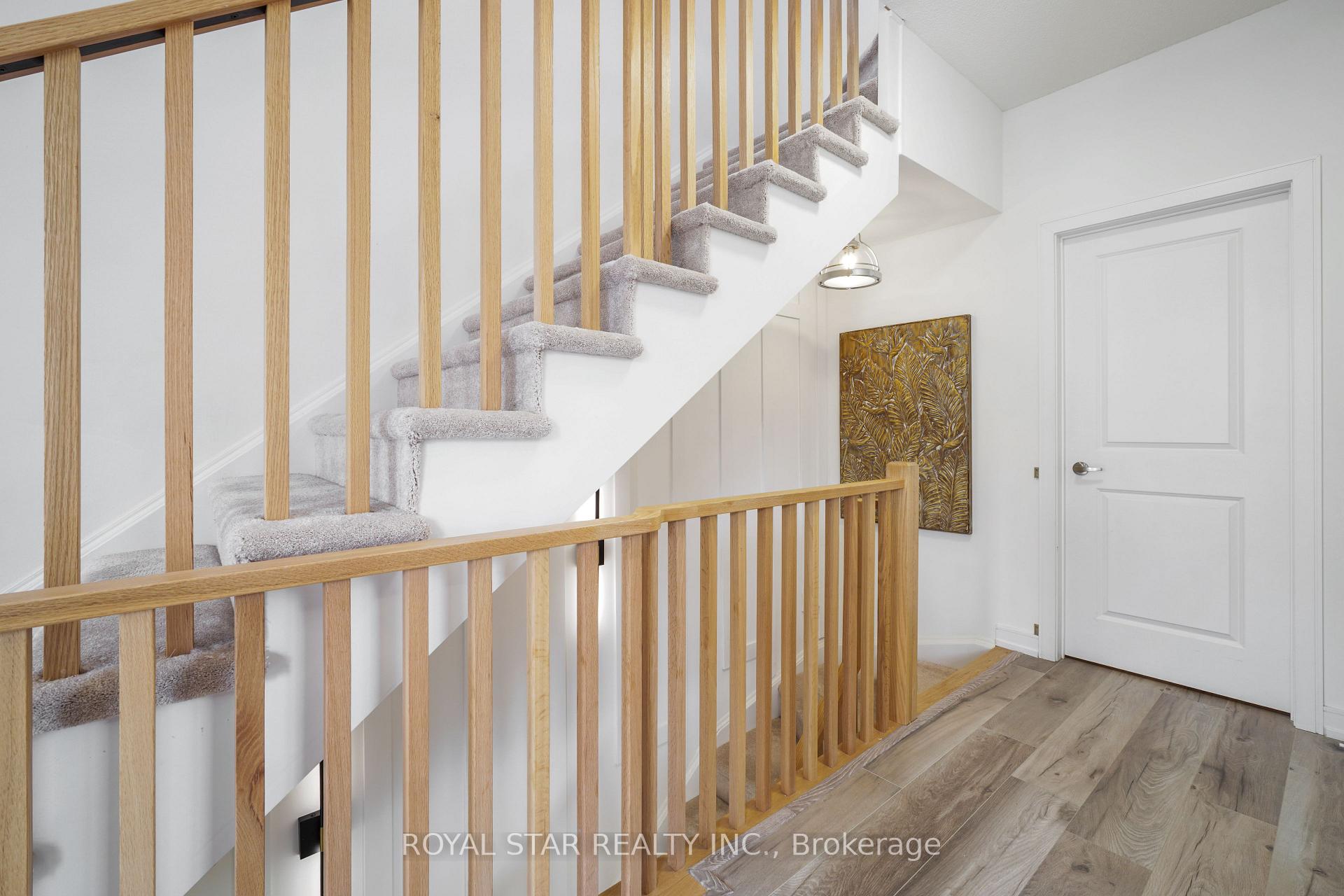 Photo 7 of 13 Red Maple Lane, Barrie, Innis-Shore — HOMEH