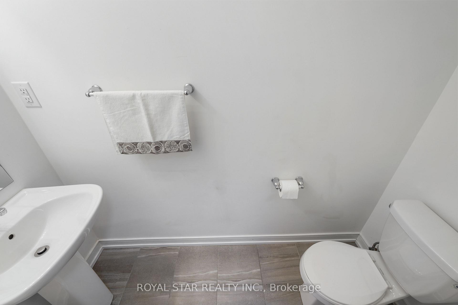 Photo 8 of 13 Red Maple Lane, Barrie, Innis-Shore — HOMEH
