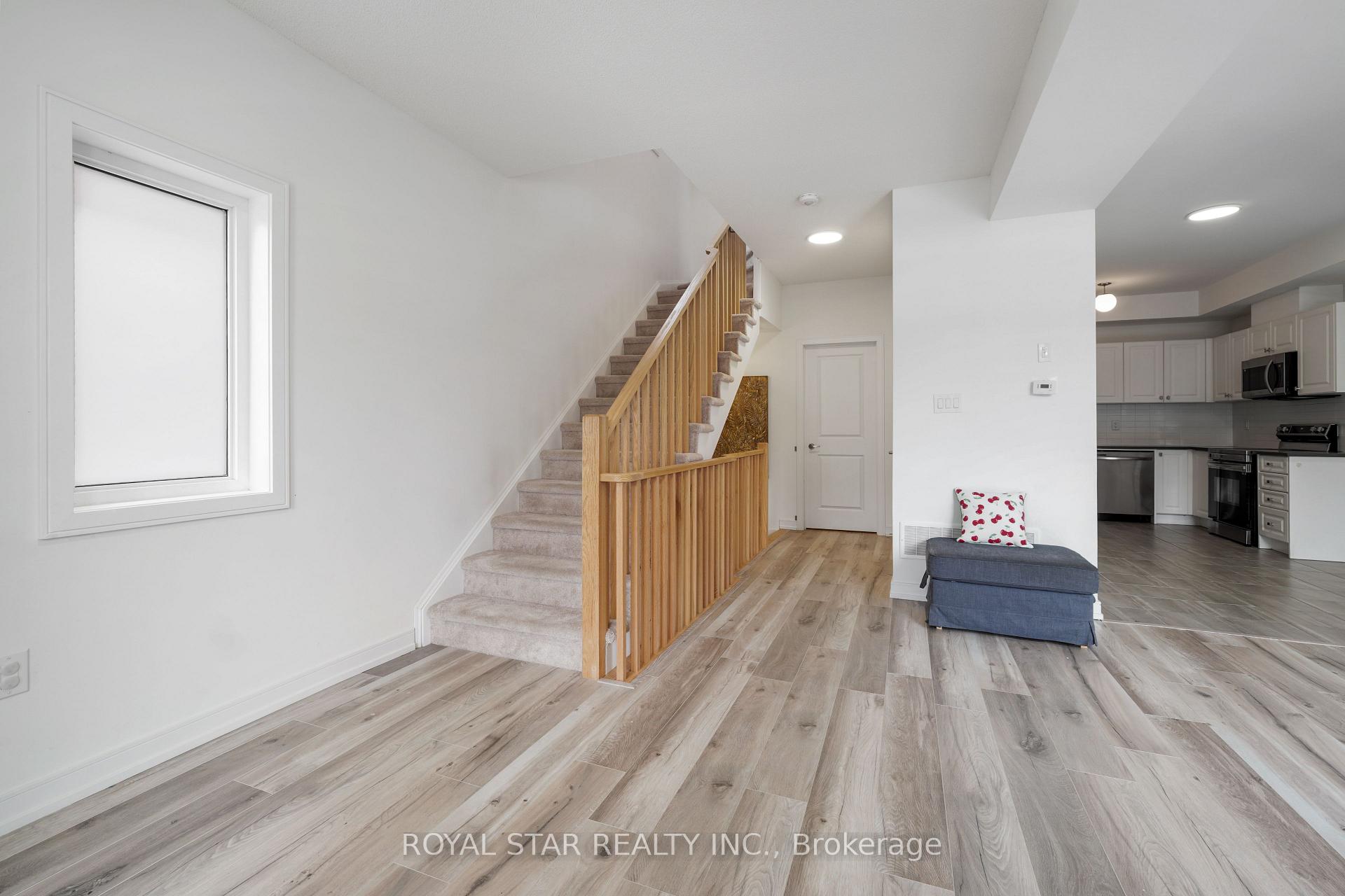 Photo 9 of 13 Red Maple Lane, Barrie, Innis-Shore — HOMEH