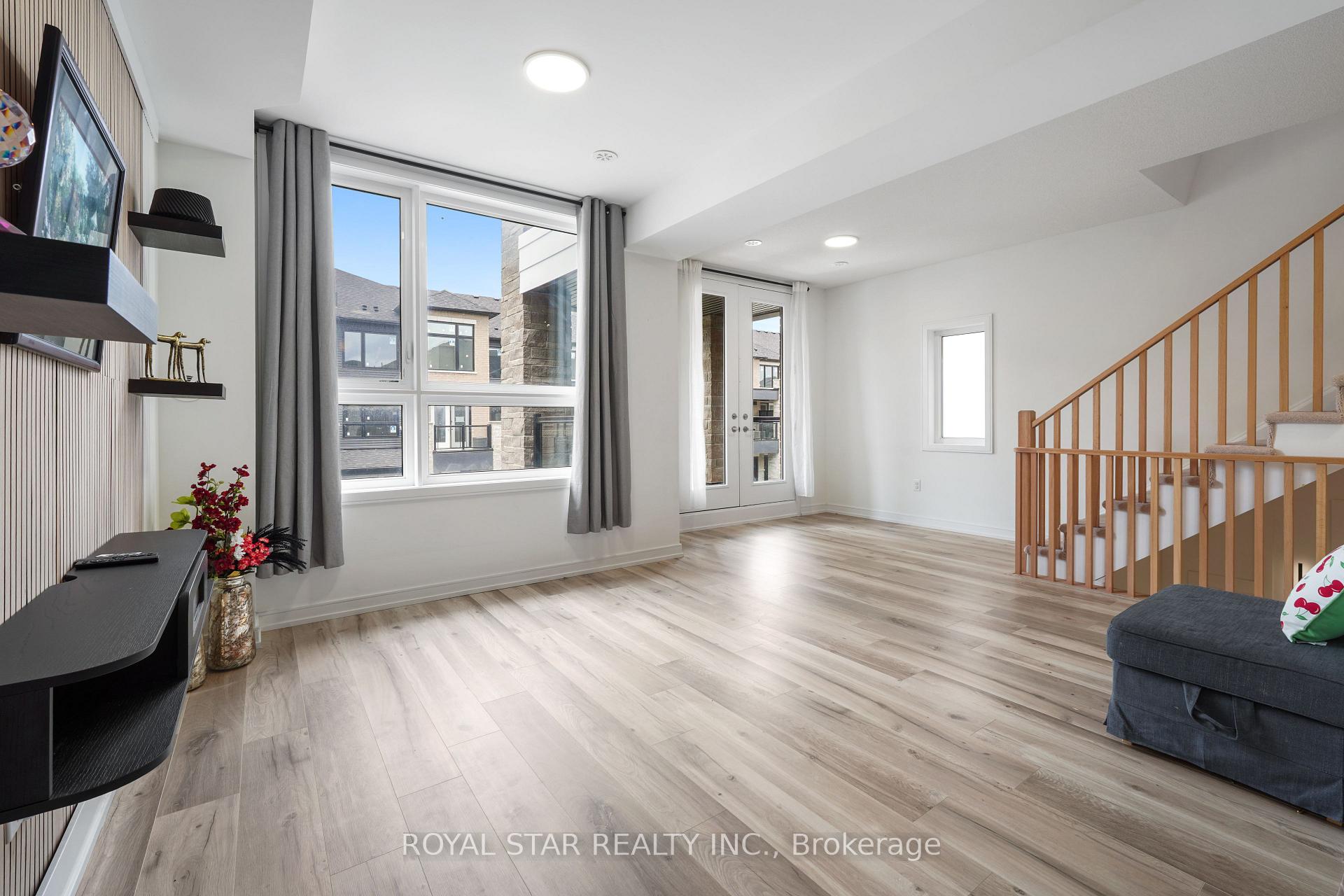 Photo 11 of 13 Red Maple Lane, Barrie, Innis-Shore — HOMEH