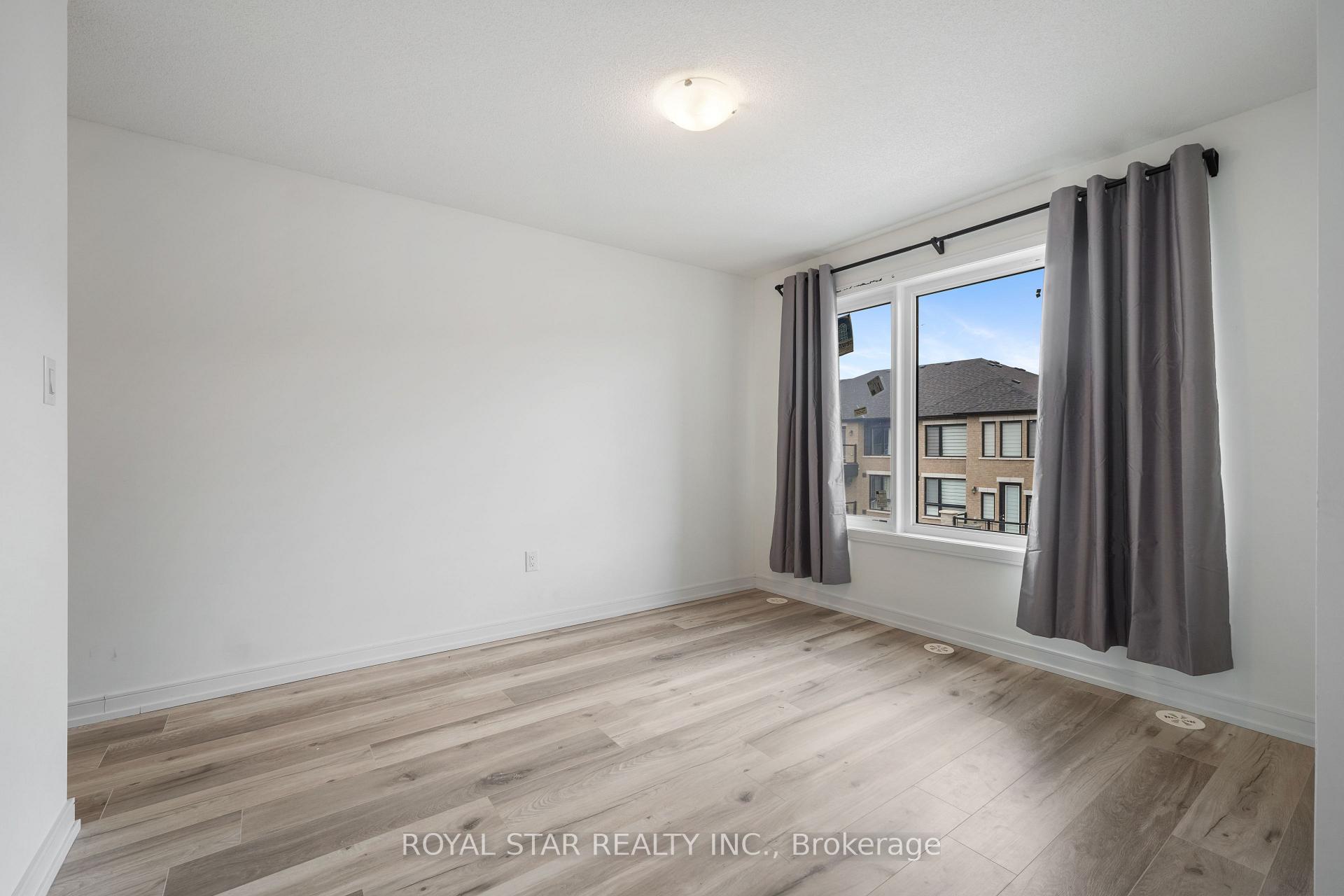 Photo 20 of 13 Red Maple Lane, Barrie, Innis-Shore — HOMEH