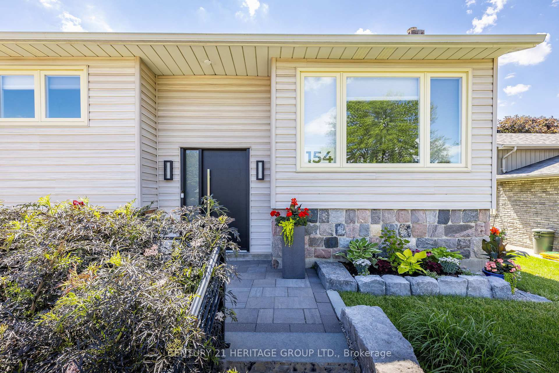 Photo 2 of 154 Ridge Road, Caledon, Bolton West — HOMEH