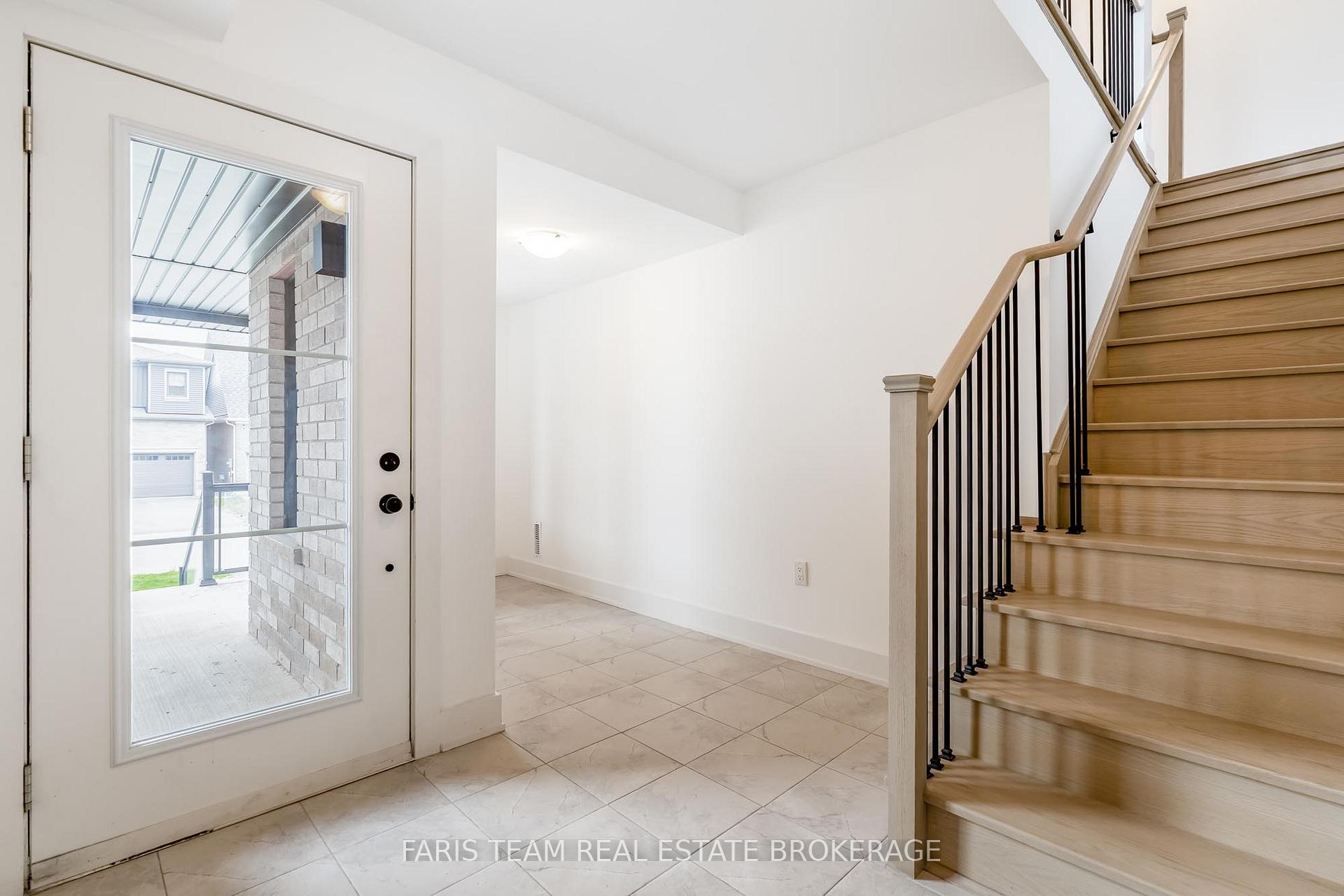 Photo 5 of 53 Harvest Crescent, Barrie, Rural Barrie Southeast — HOMEH