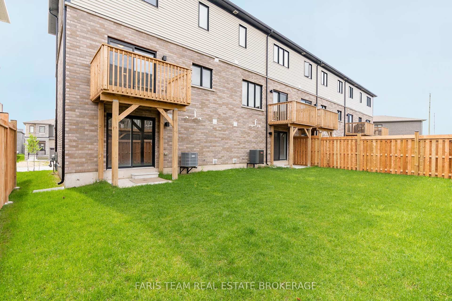 Photo 35 of 53 Harvest Crescent, Barrie, Rural Barrie Southeast — HOMEH