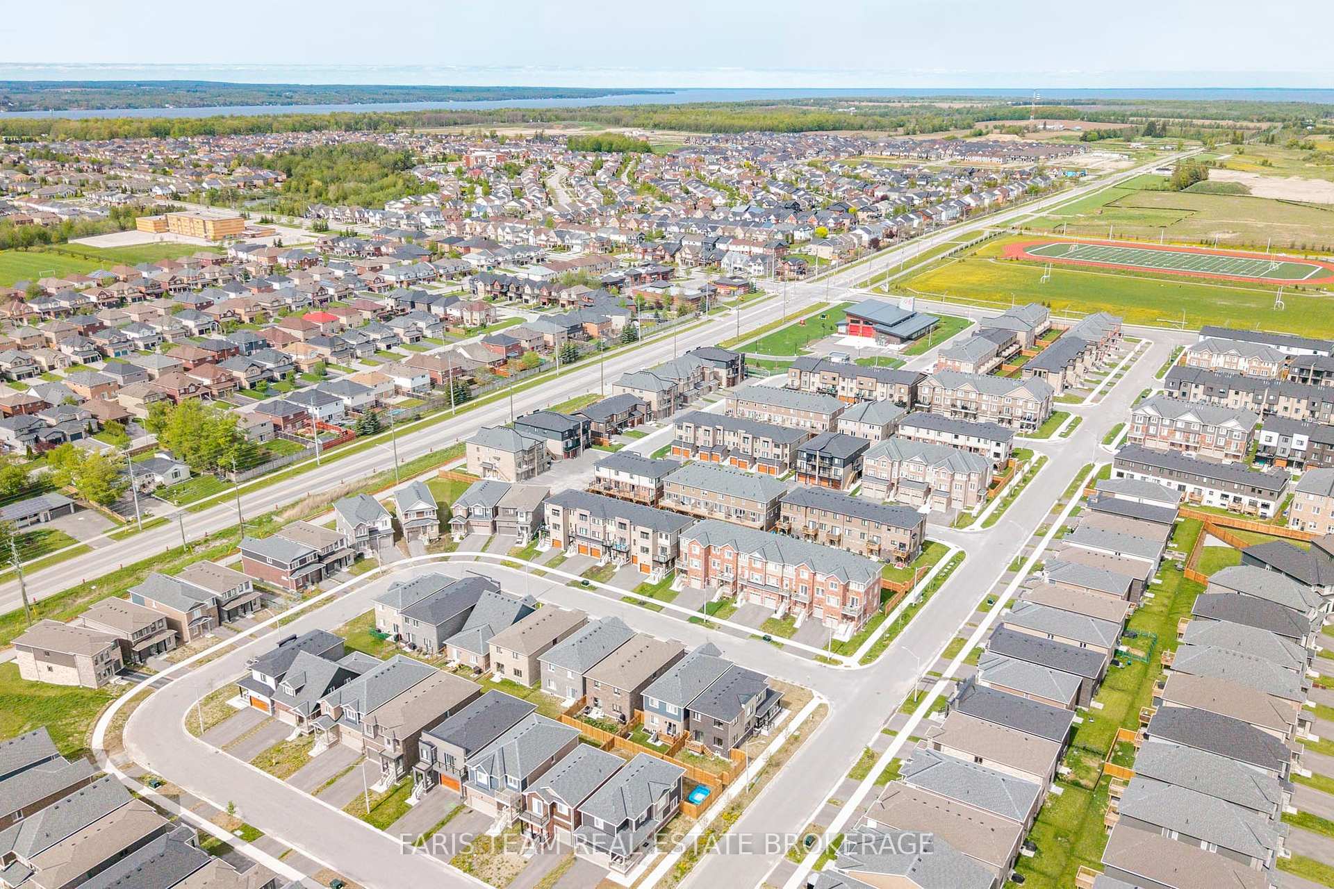 Photo 38 of 53 Harvest Crescent, Barrie, Rural Barrie Southeast — HOMEH