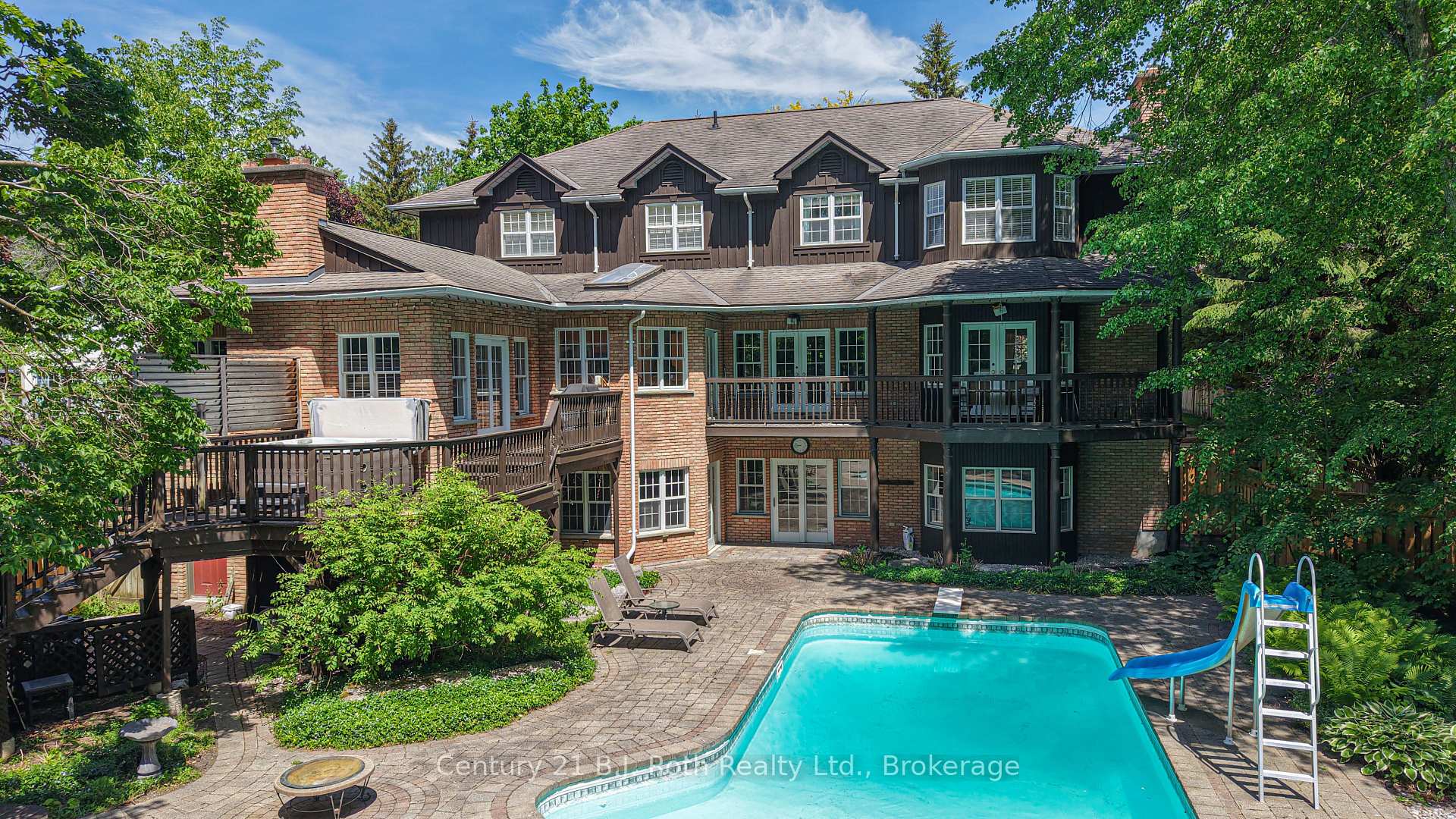 Photo 3 of 403 Bay Street, Orillia — HOMEH