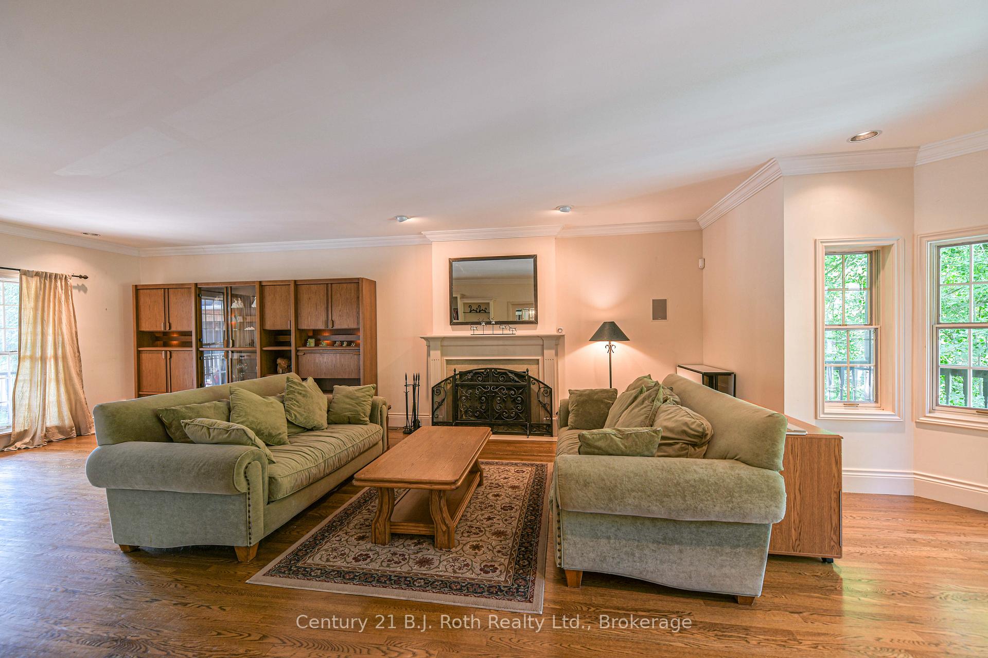 Photo 6 of 403 Bay Street, Orillia — HOMEH