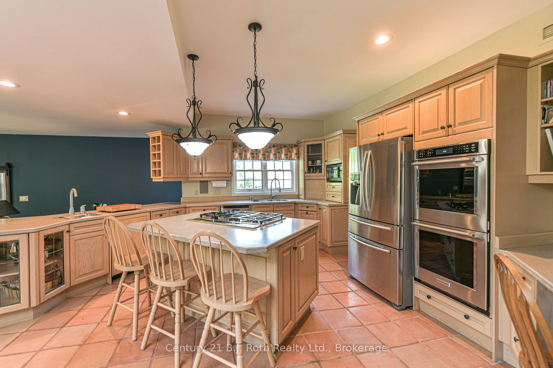 Photo 11 of 403 Bay Street, Orillia — HOMEH