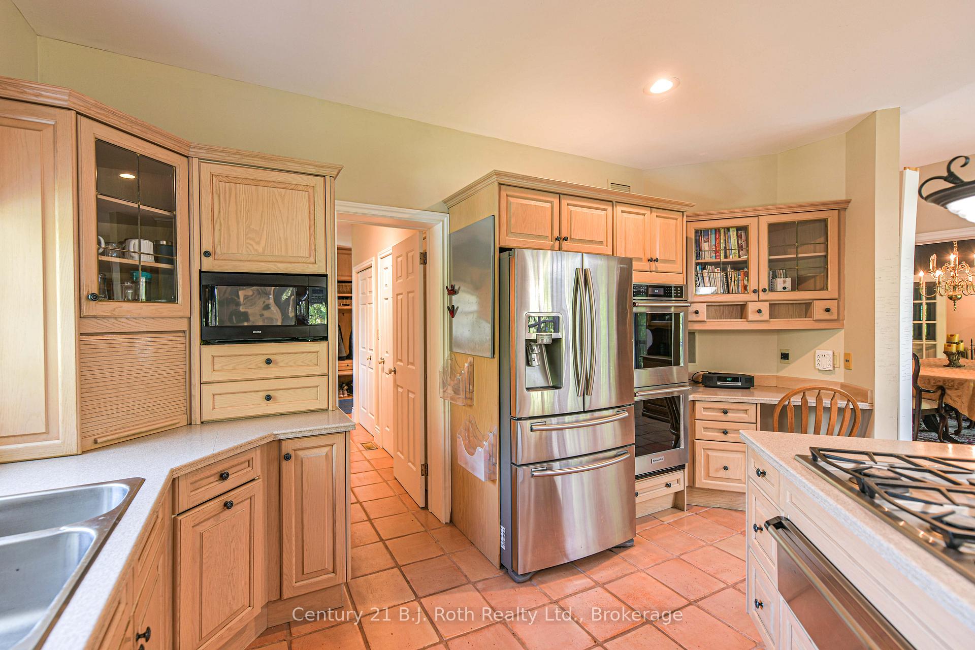 Photo 13 of 403 Bay Street, Orillia — HOMEH