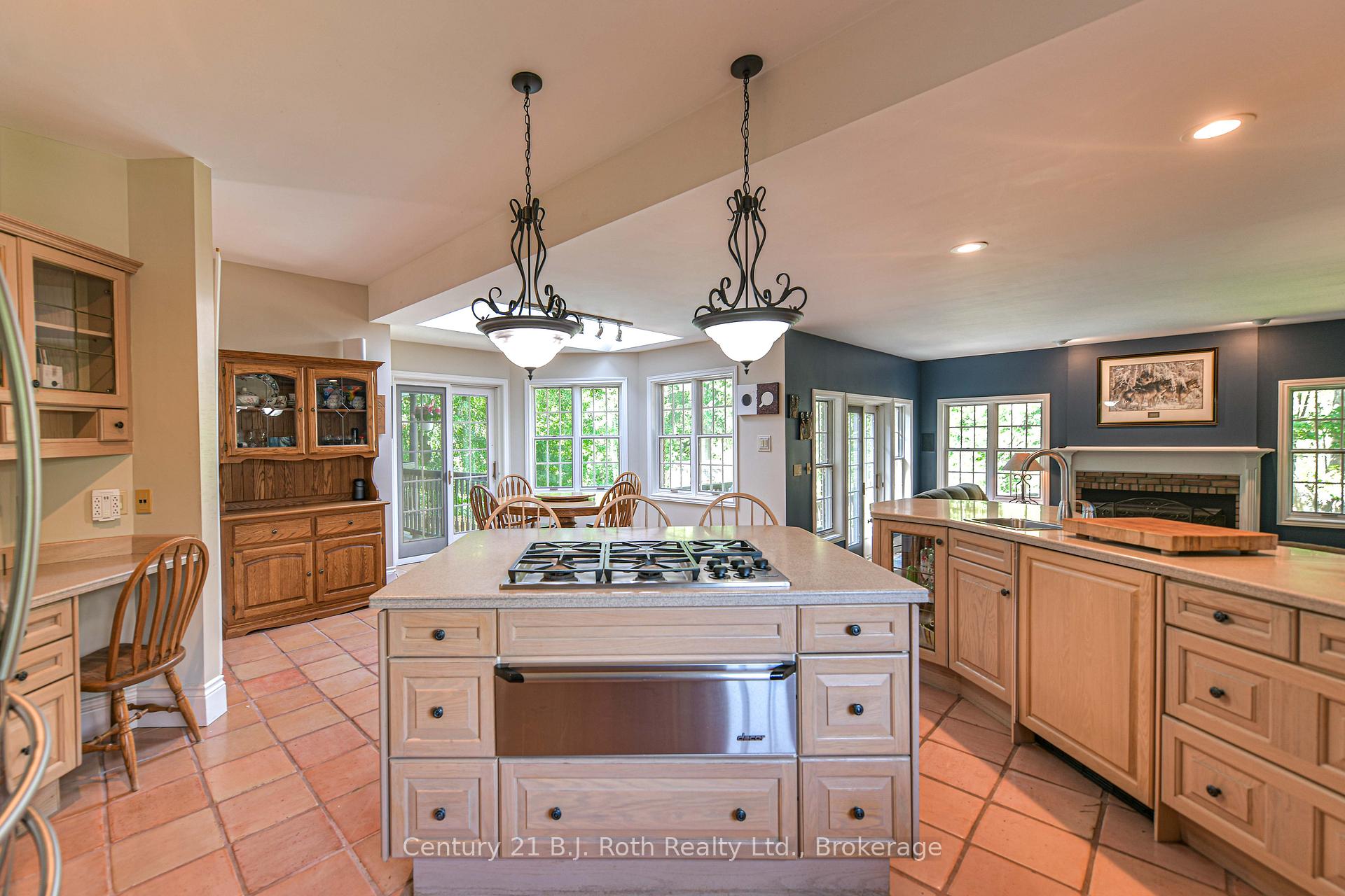 Photo 14 of 403 Bay Street, Orillia — HOMEH