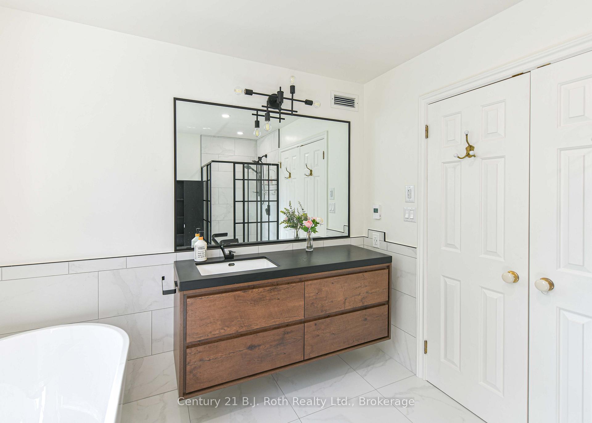 Photo 24 of 403 Bay Street, Orillia — HOMEH