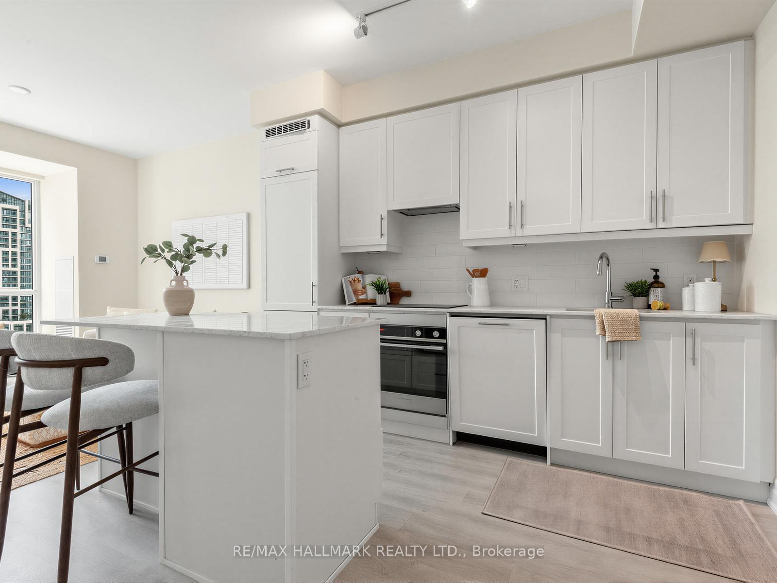 Photo 7 of Unit 1507, 9085 Jane Street, Vaughan, Concord — HOMEH