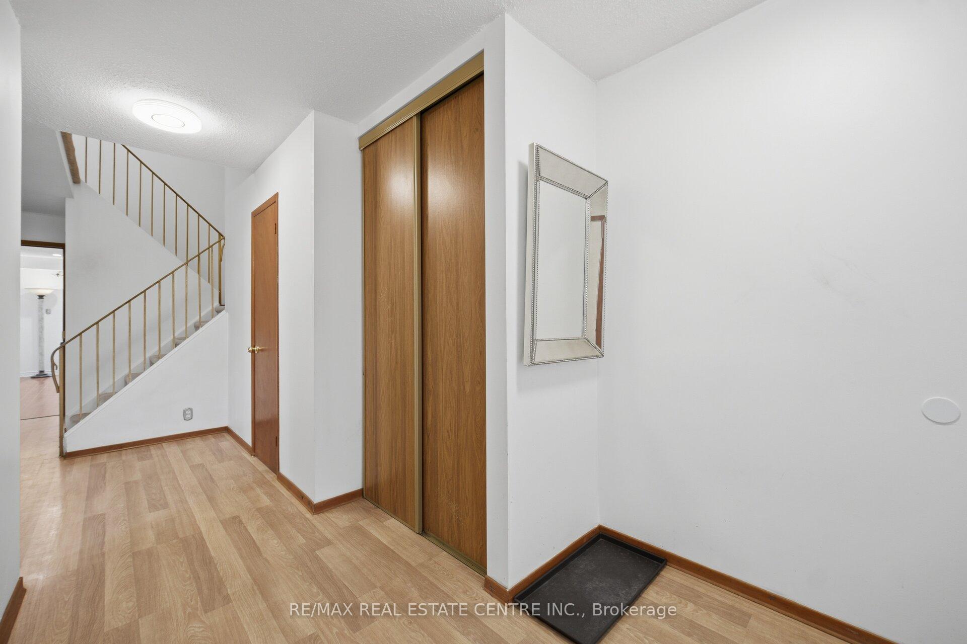Photo 7 of 32 Dafoe Crescent, Brampton, Fletcher's West — HOMEH