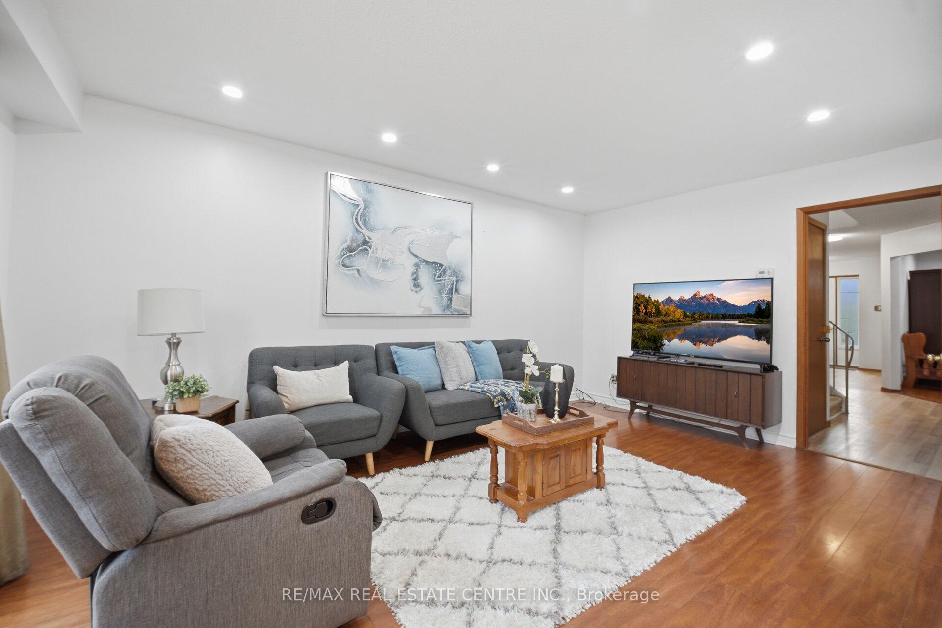 Photo 15 of 32 Dafoe Crescent, Brampton, Fletcher's West — HOMEH