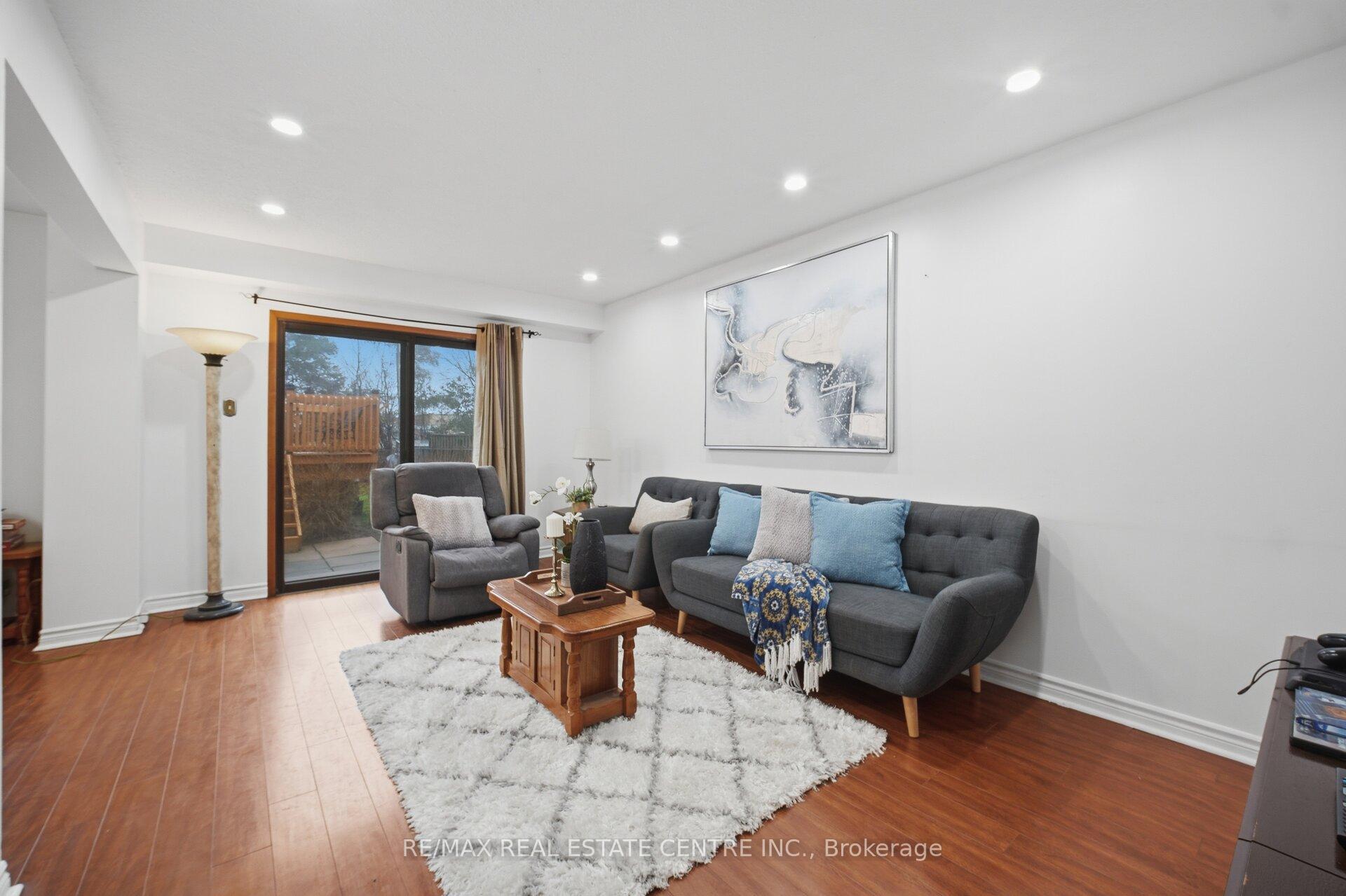 Photo 16 of 32 Dafoe Crescent, Brampton, Fletcher's West — HOMEH