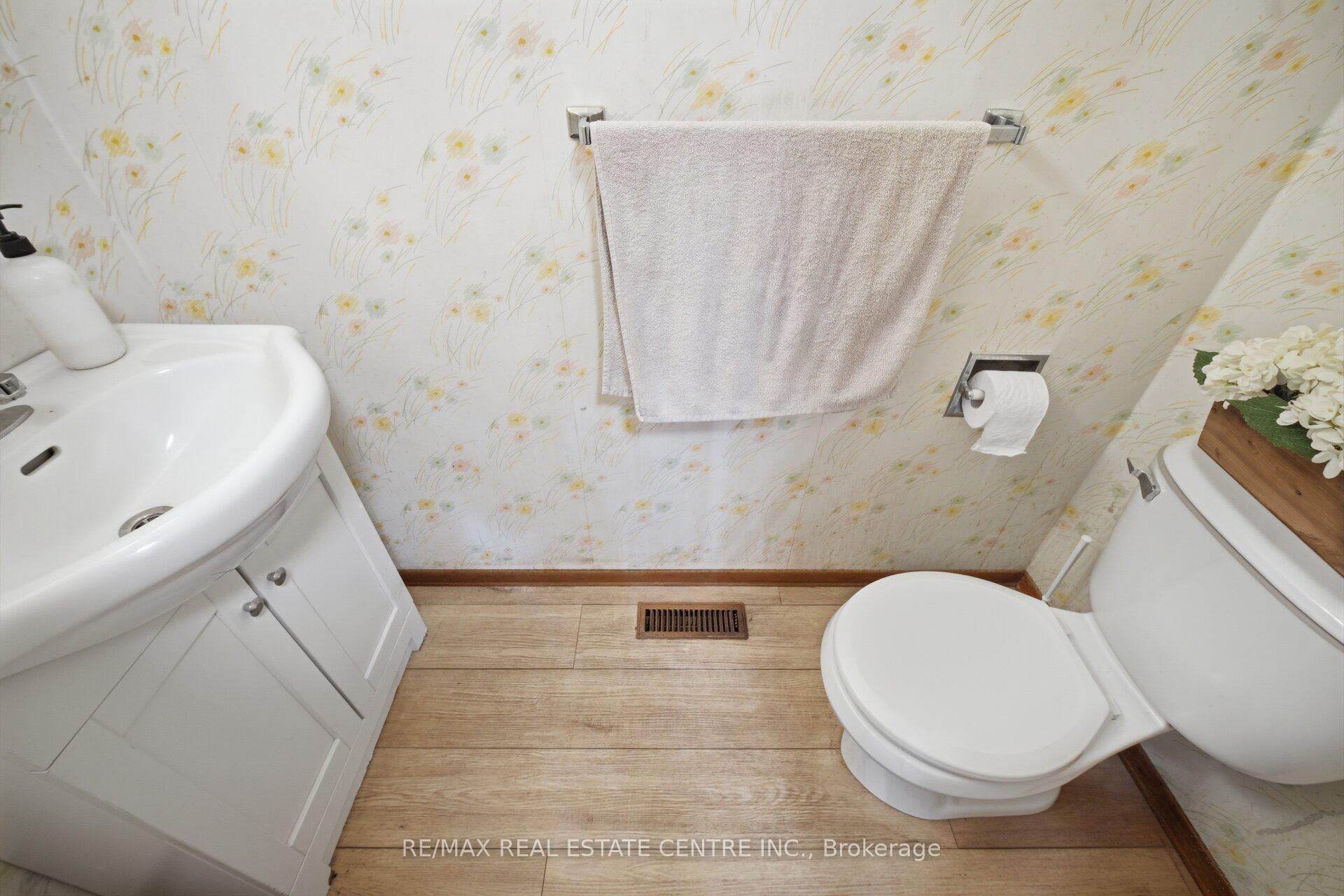 Photo 18 of 32 Dafoe Crescent, Brampton, Fletcher's West — HOMEH