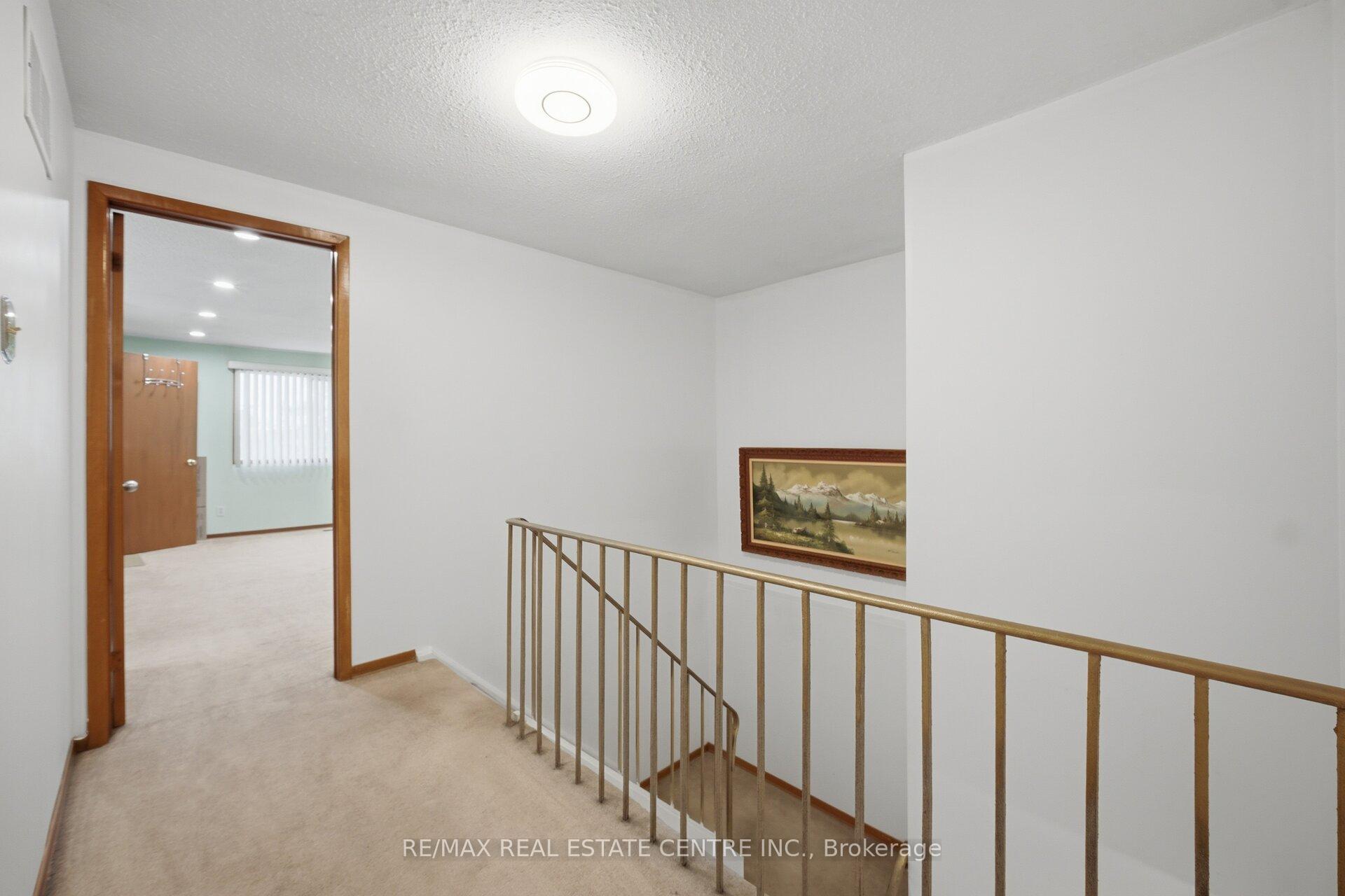 Photo 20 of 32 Dafoe Crescent, Brampton, Fletcher's West — HOMEH