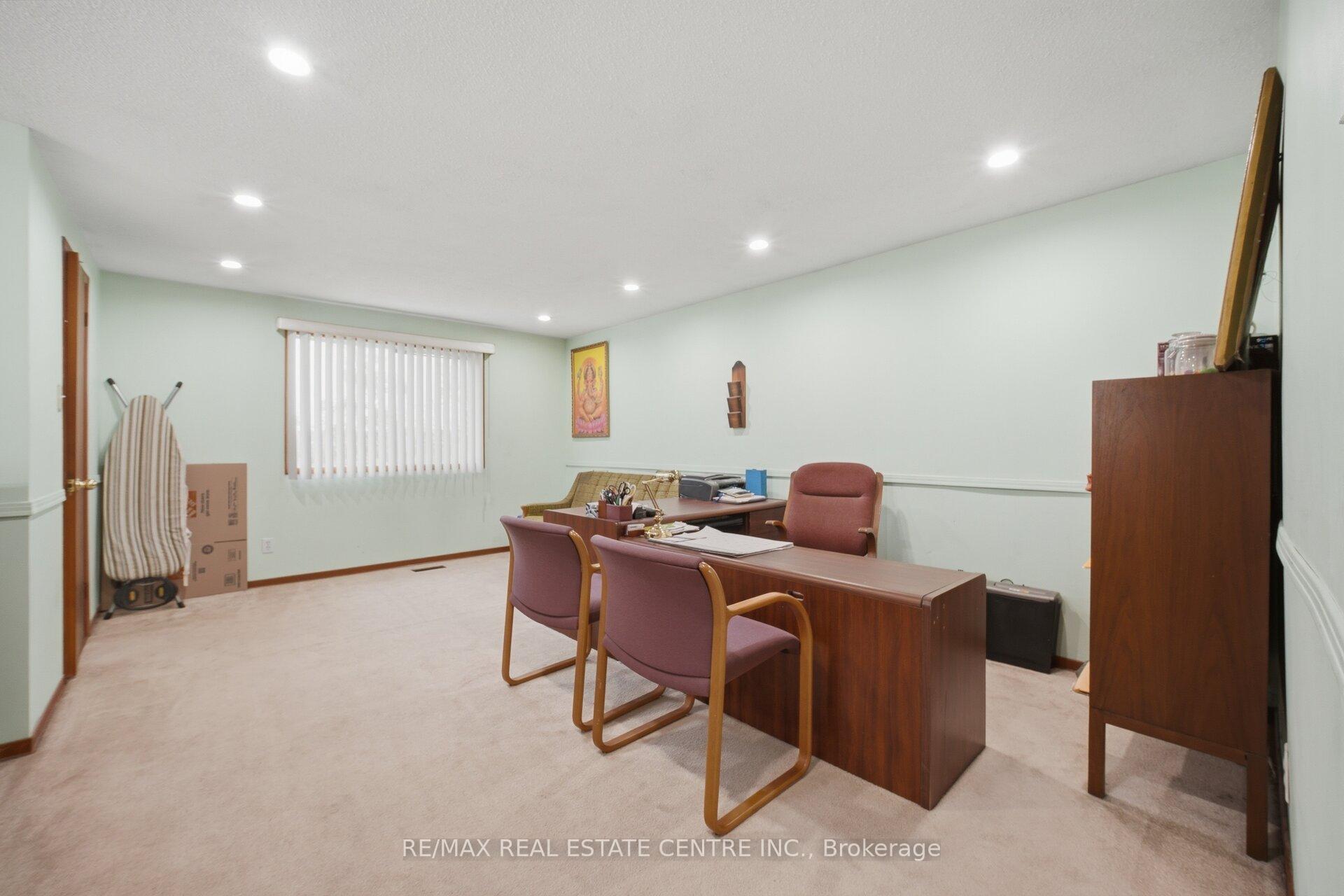 Photo 21 of 32 Dafoe Crescent, Brampton, Fletcher's West — HOMEH