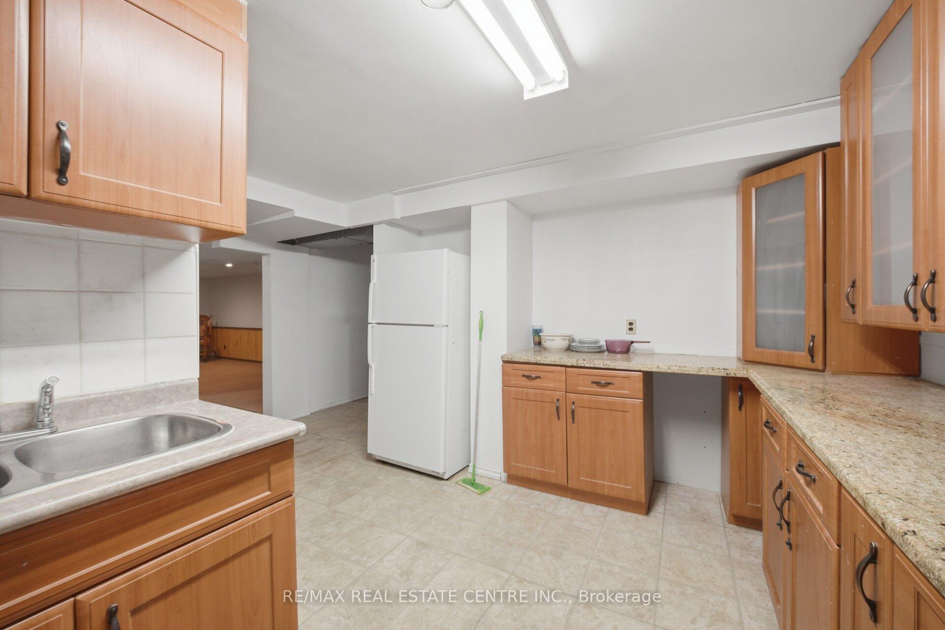 Photo 37 of 32 Dafoe Crescent, Brampton, Fletcher's West — HOMEH