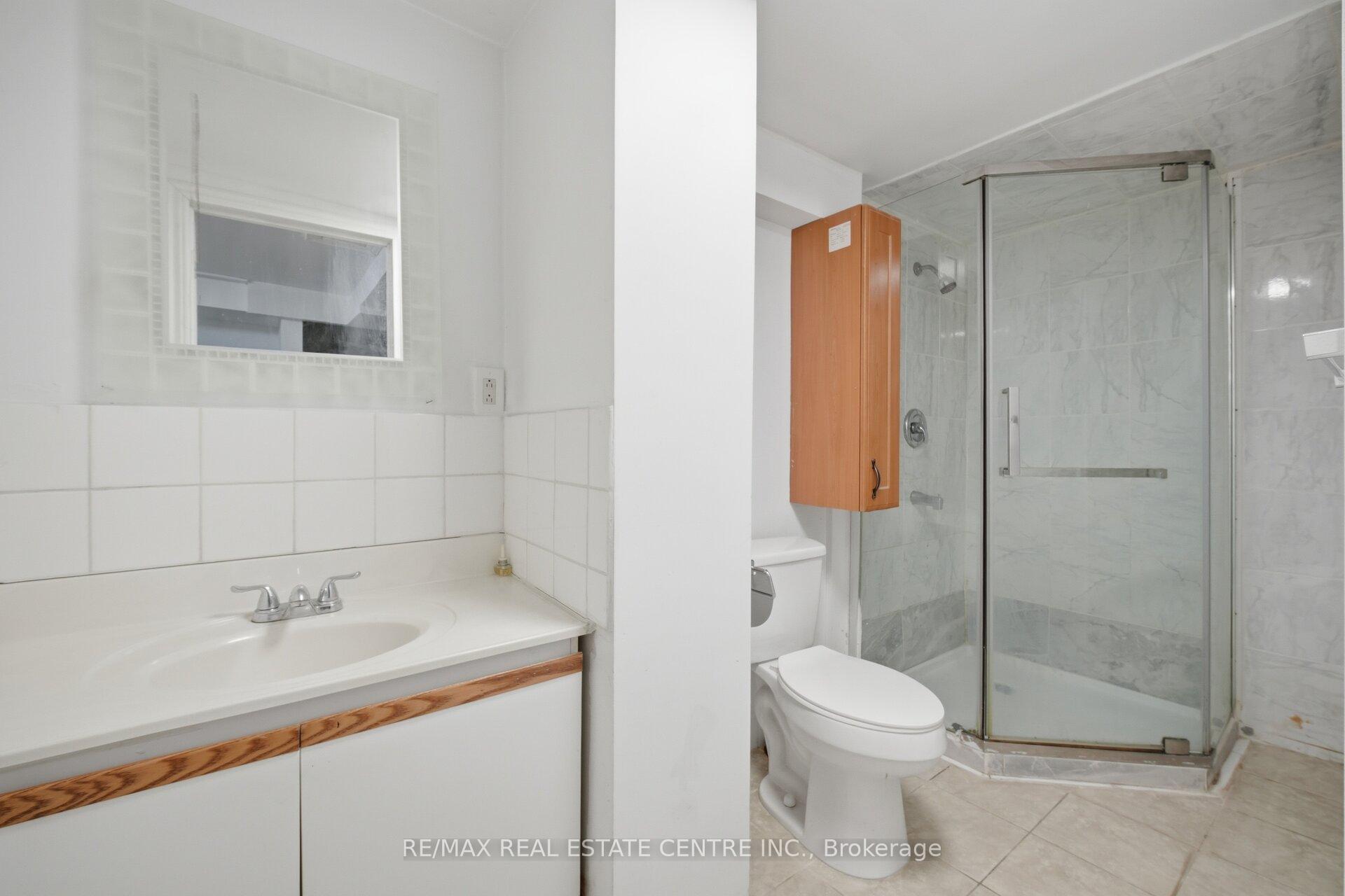 Photo 40 of 32 Dafoe Crescent, Brampton, Fletcher's West — HOMEH