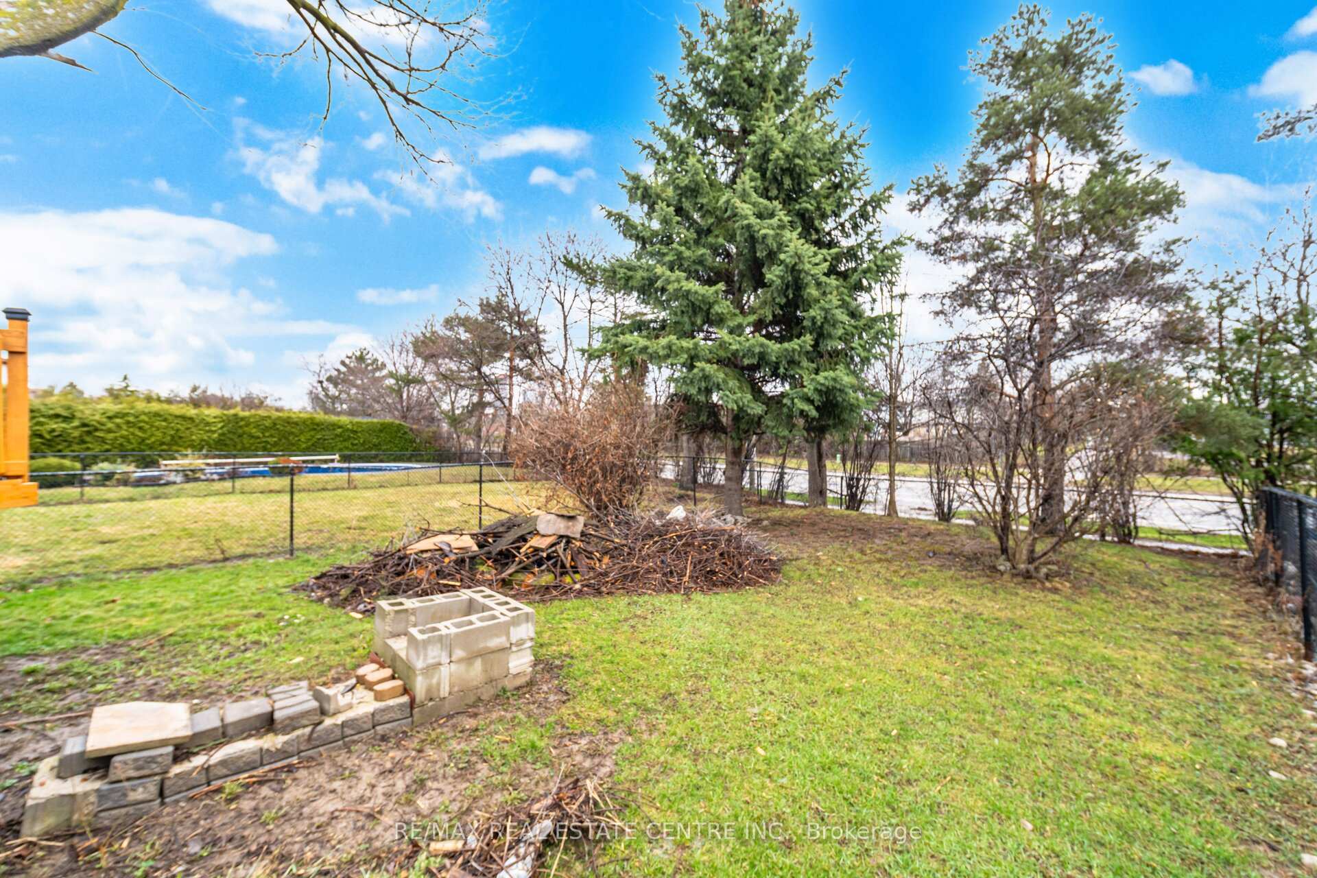 Photo 45 of 32 Dafoe Crescent, Brampton, Fletcher's West — HOMEH