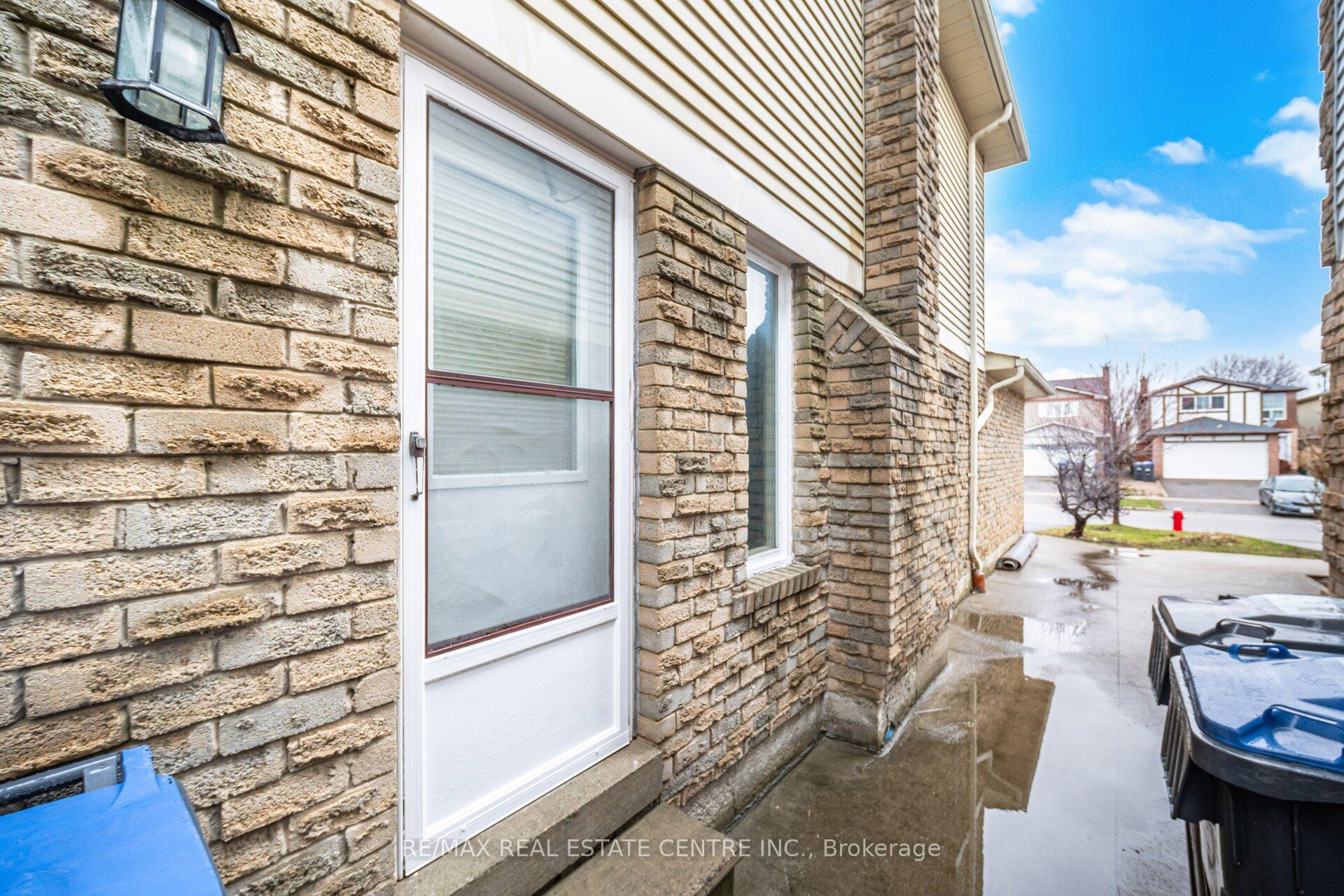 Photo 46 of 32 Dafoe Crescent, Brampton, Fletcher's West — HOMEH