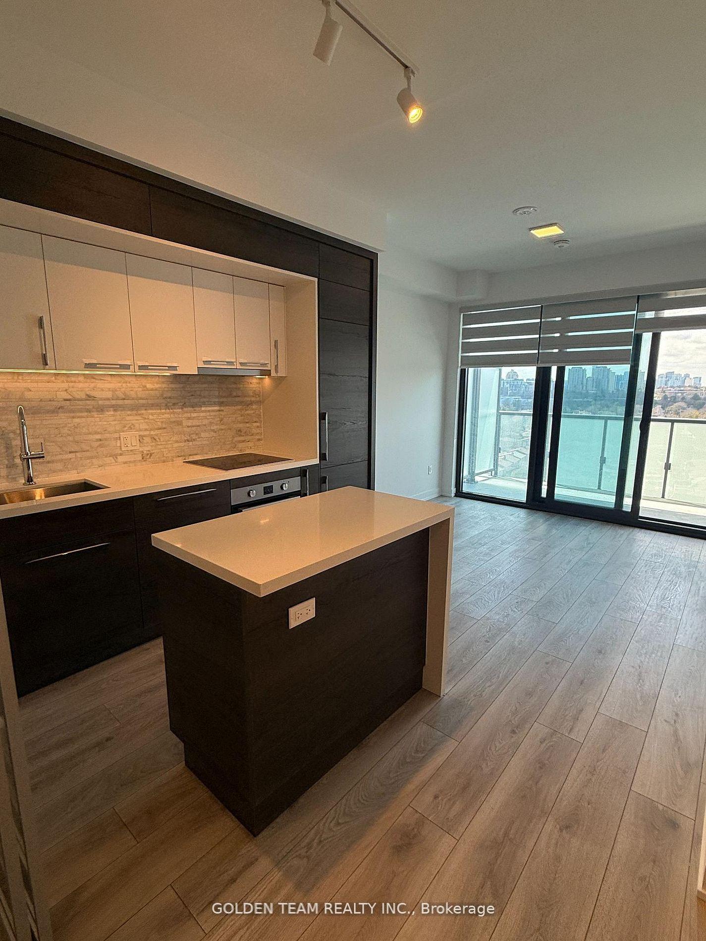 Front of Unit 1809, 29 Green Trail Court