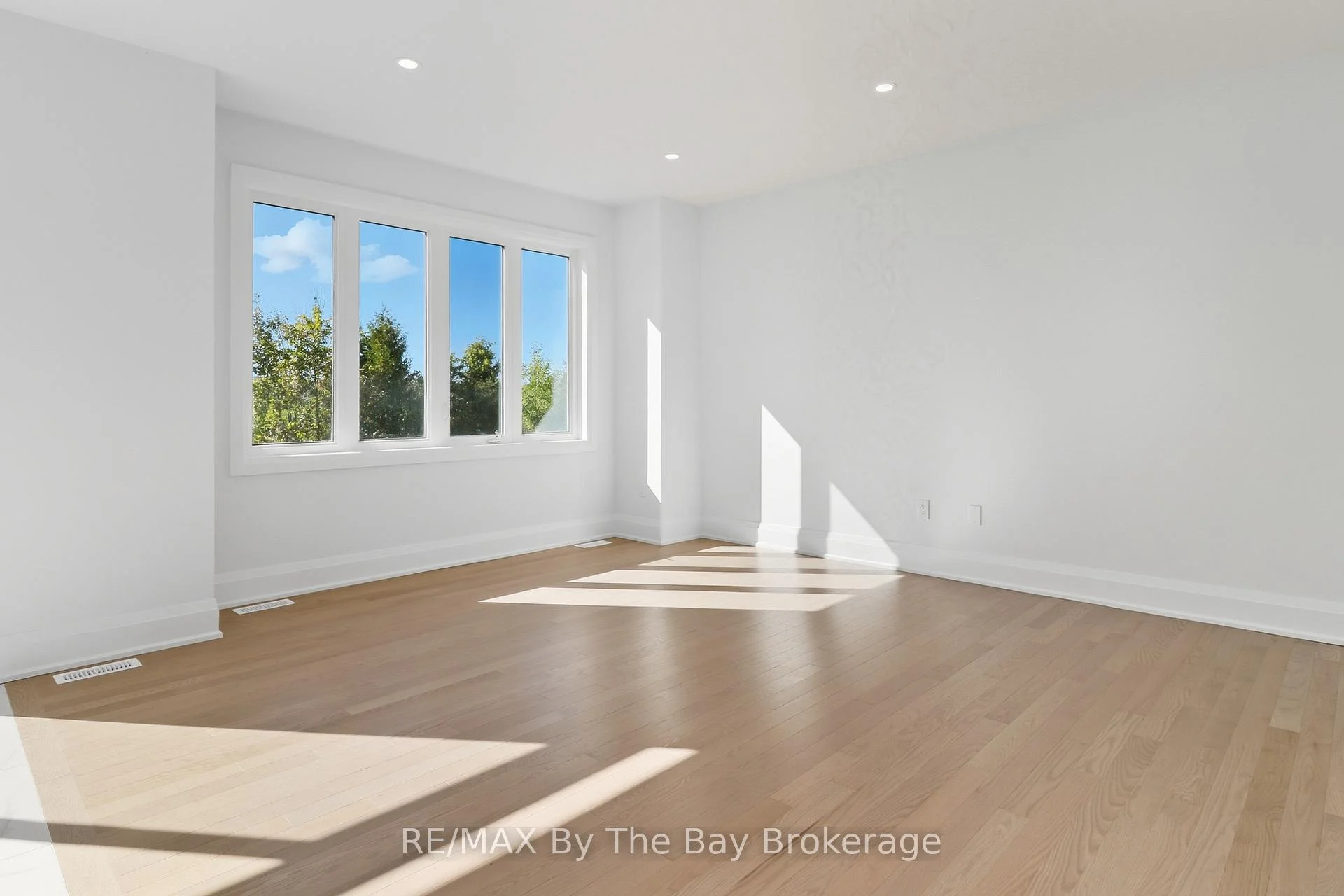 Photo 52 of 64 Amber Drive, Wasaga Beach — HOMEH