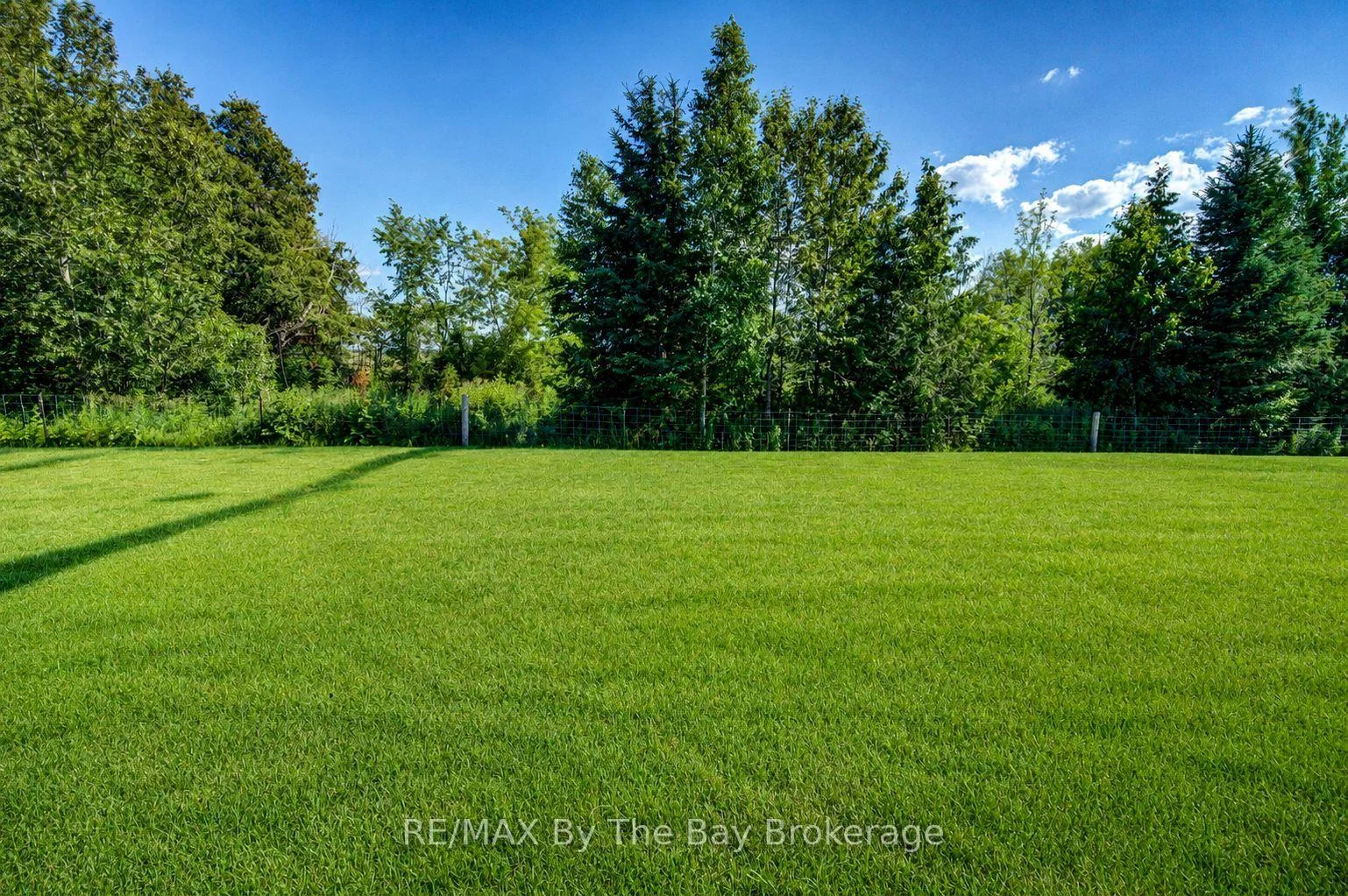 Photo 4 of 64 Amber Drive, Wasaga Beach — HOMEH
