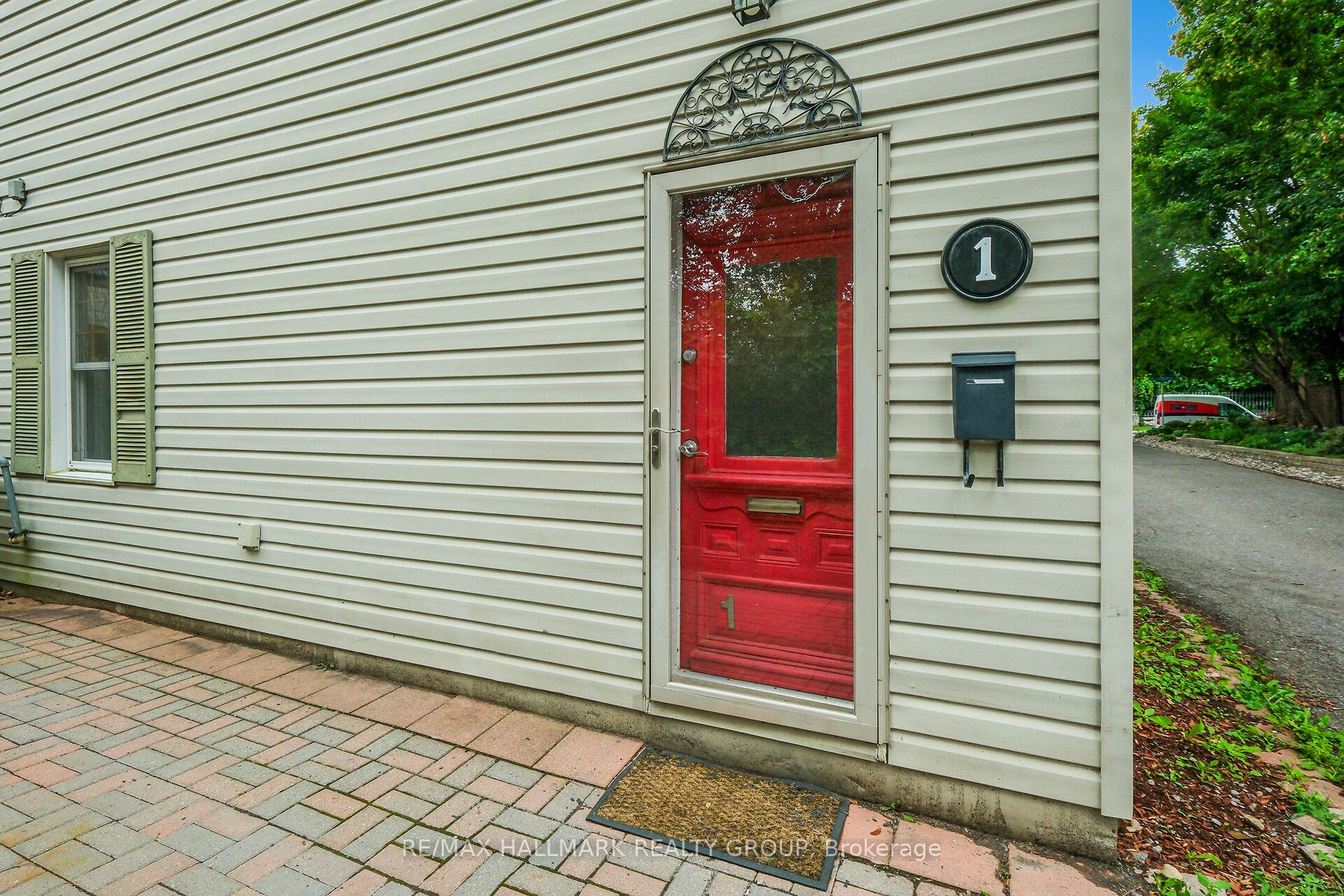 Photo 2 of 1 Taylor Lane, Ottawa, New Edinburgh — HOMEH