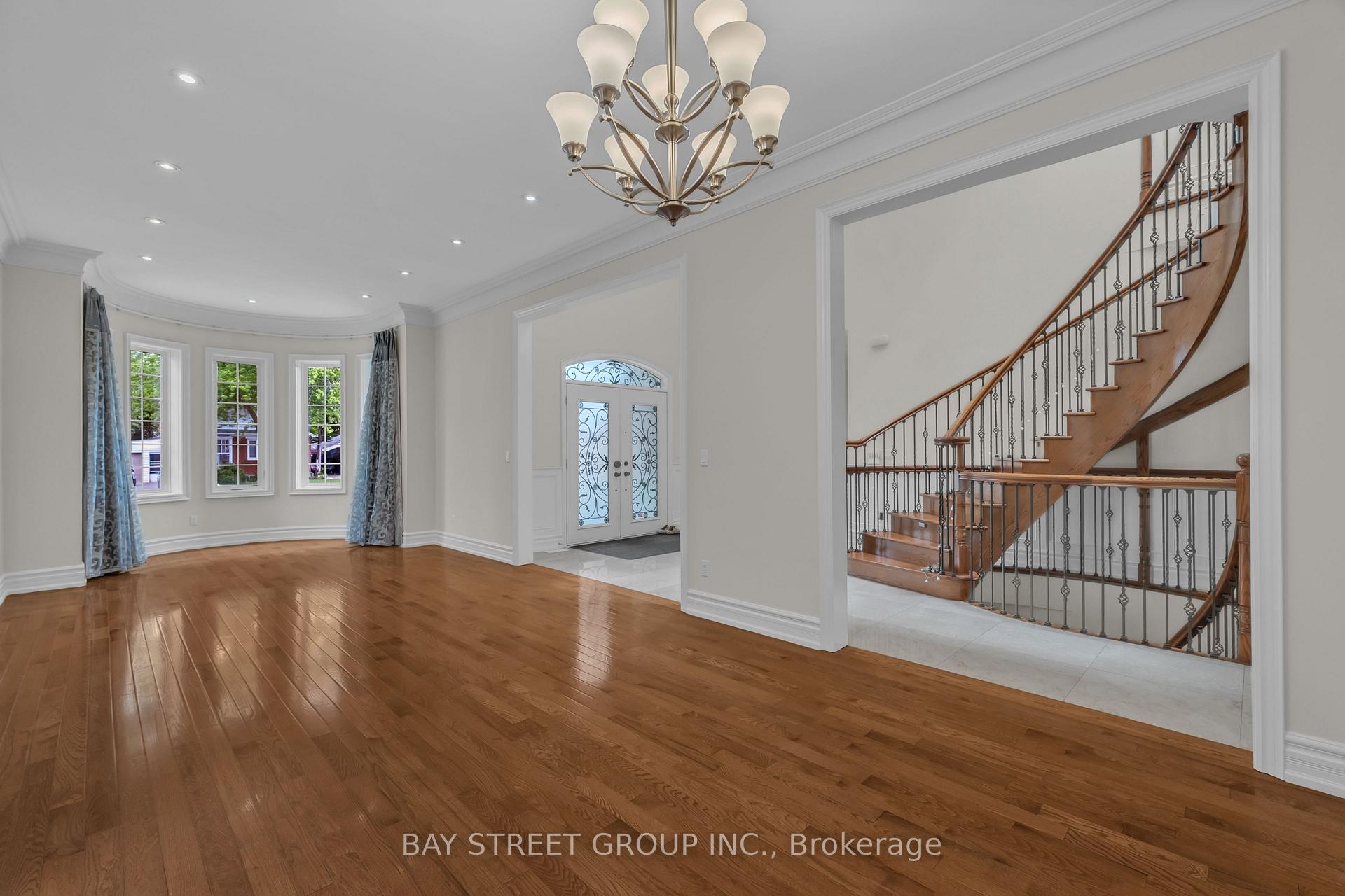 Photo 6 of 24 Murray Avenue, Scarborough, Agincourt South-Malvern West — HOMEH