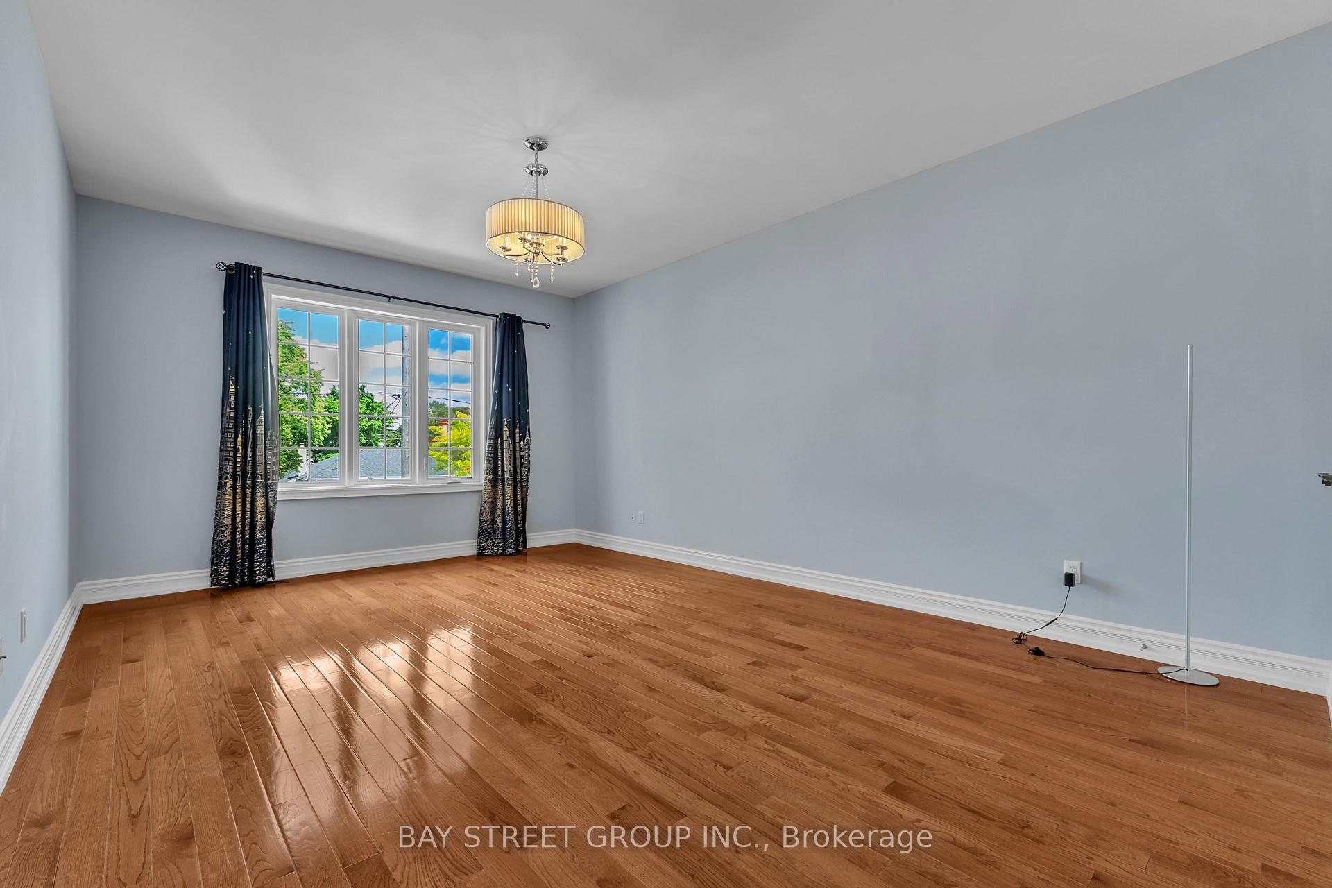 Photo 16 of 24 Murray Avenue, Scarborough, Agincourt South-Malvern West — HOMEH