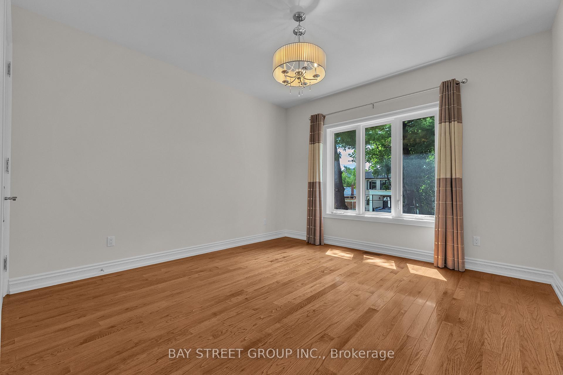 Photo 17 of 24 Murray Avenue, Scarborough, Agincourt South-Malvern West — HOMEH
