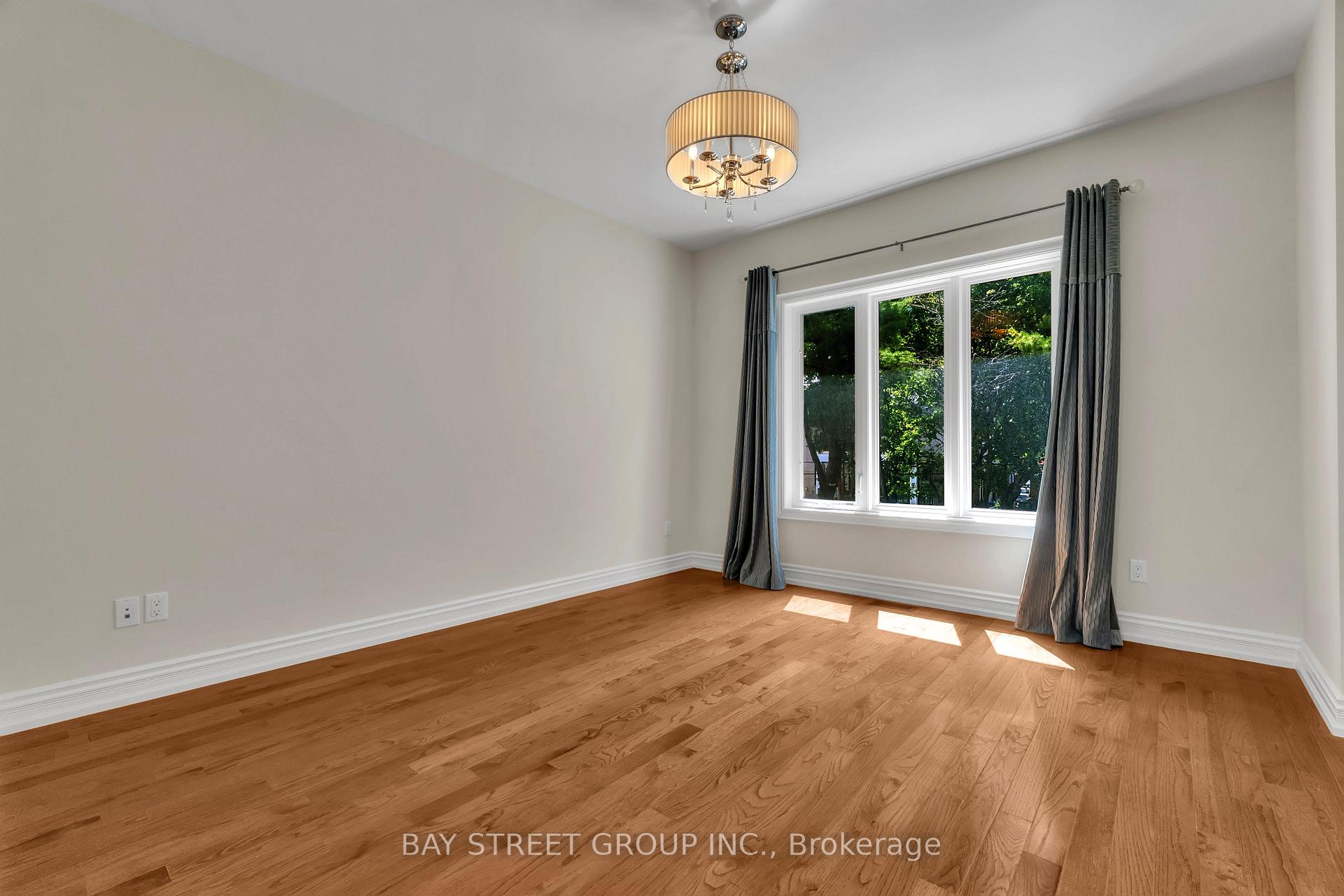 Photo 20 of 24 Murray Avenue, Scarborough, Agincourt South-Malvern West — HOMEH