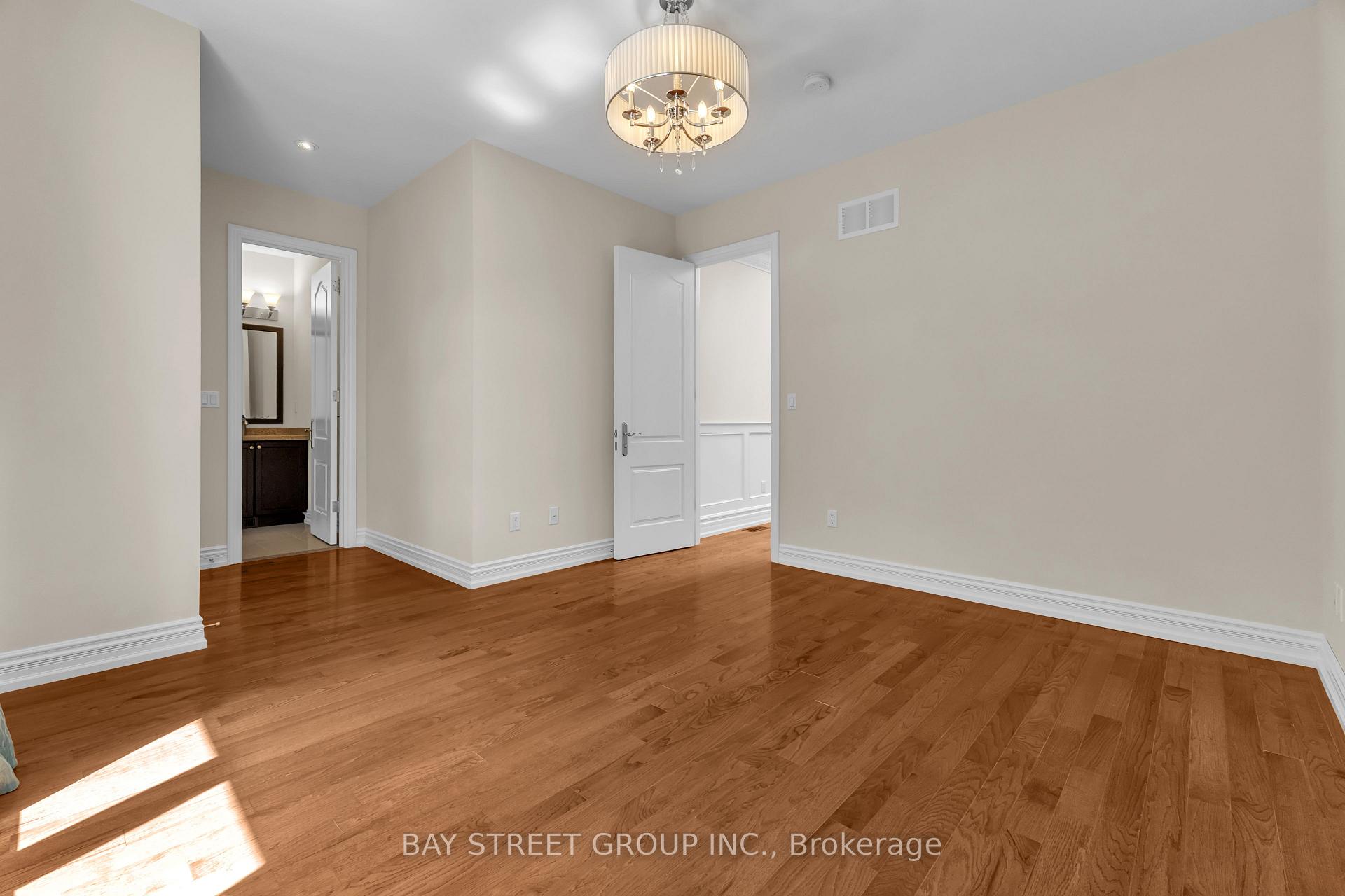 Photo 21 of 24 Murray Avenue, Scarborough, Agincourt South-Malvern West — HOMEH
