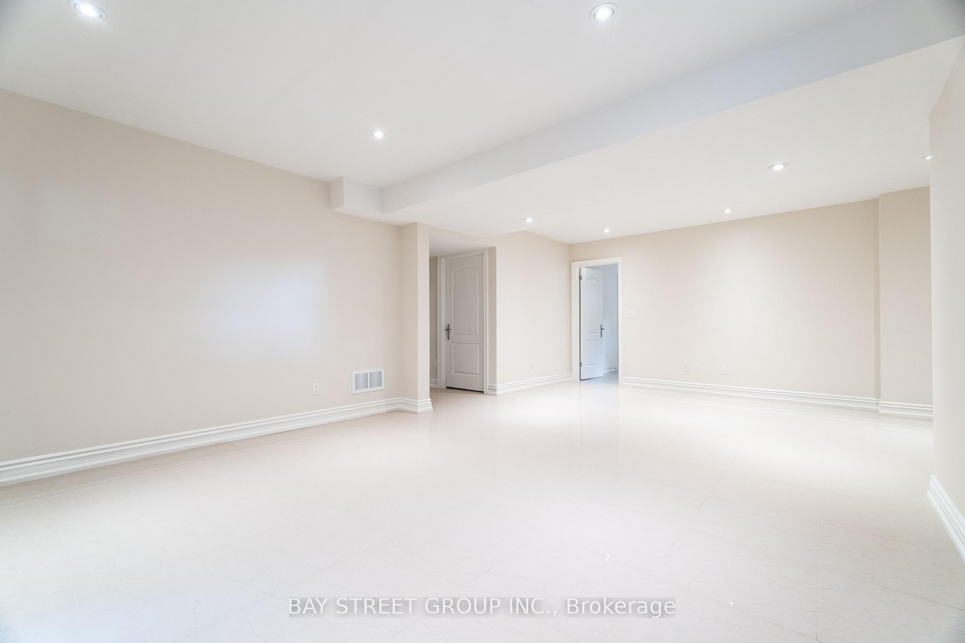 Photo 29 of 24 Murray Avenue, Scarborough, Agincourt South-Malvern West — HOMEH